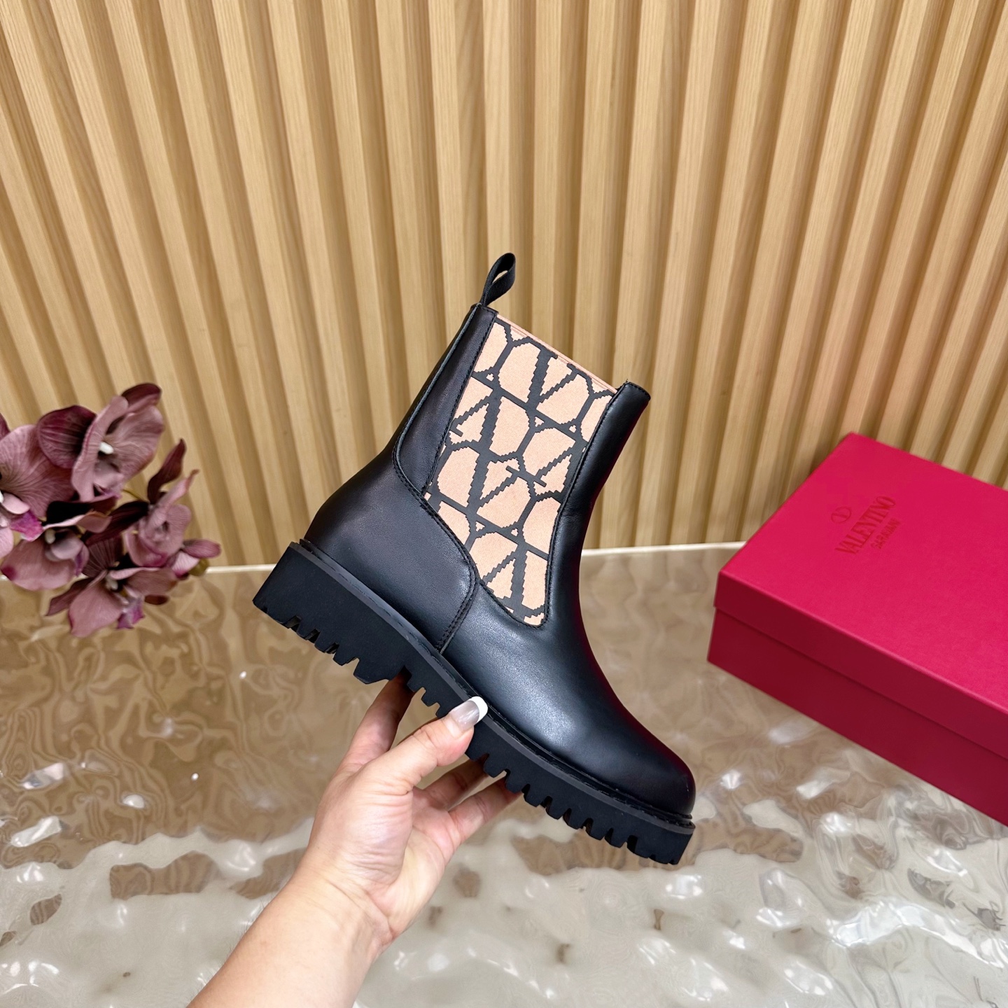 Luxurious 2025 Autumn/Winter Boots: Original Cowhide, Logo-Resistant Design, Size 35-40. - 图片 5