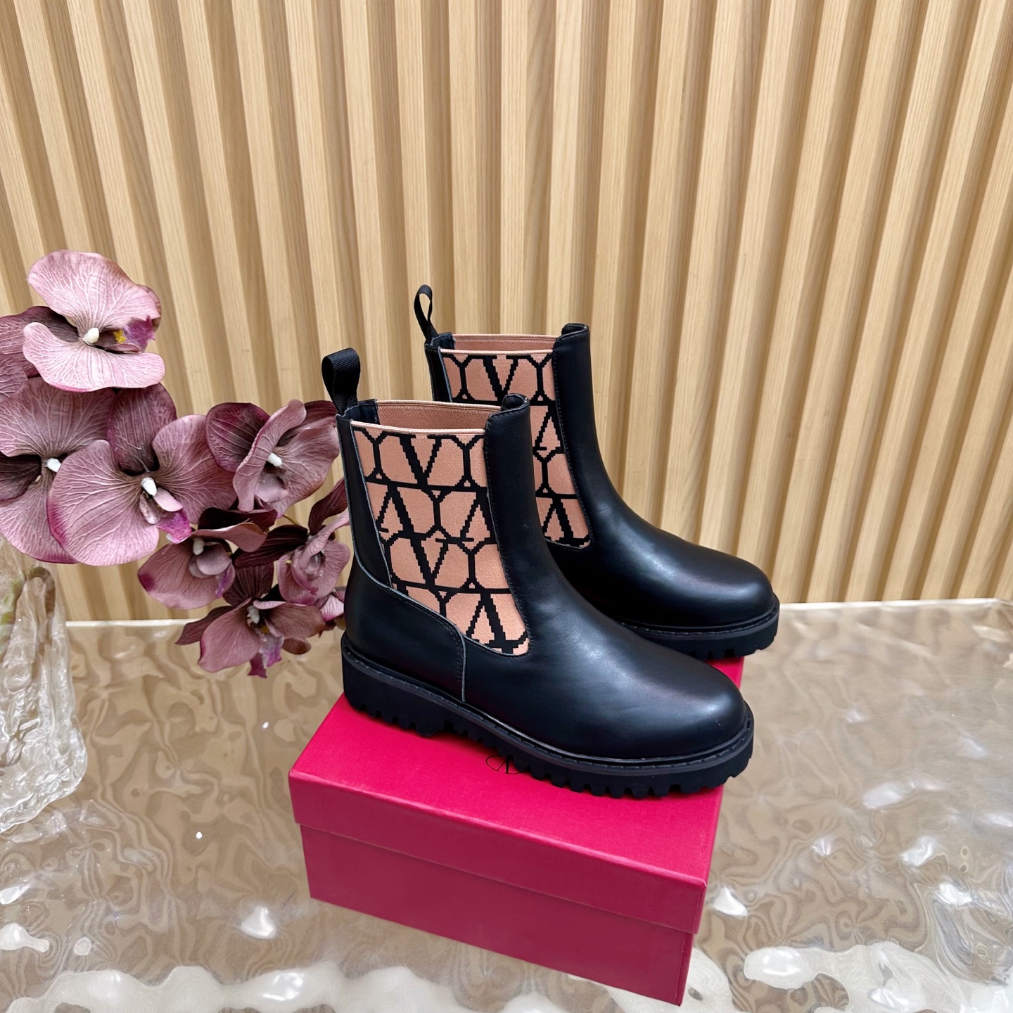 Luxurious 2025 Autumn/Winter Boots: Original Cowhide, Logo-Resistant Design, Size 35-40. - 图片 1