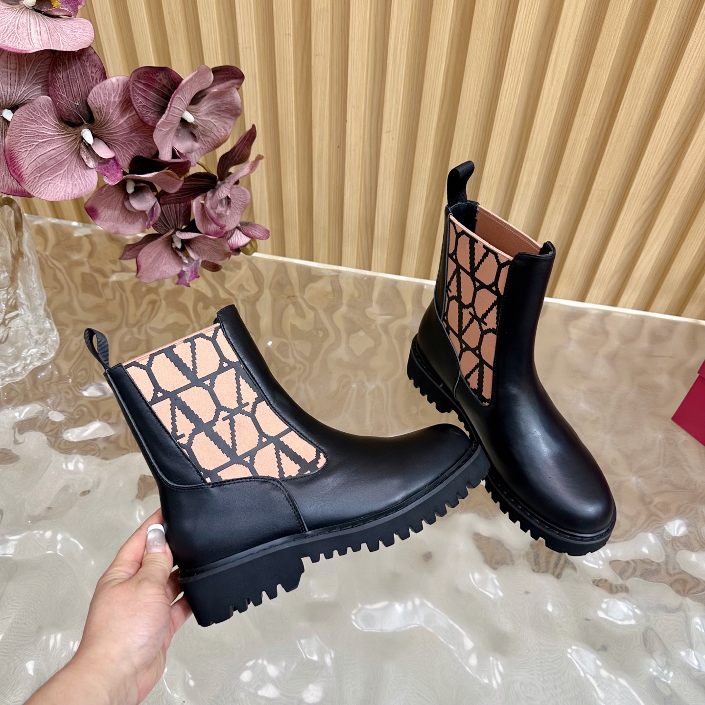 Luxurious 2025 Autumn/Winter Boots: Original Cowhide, Logo-Resistant Design, Size 35-40. - 图片 8