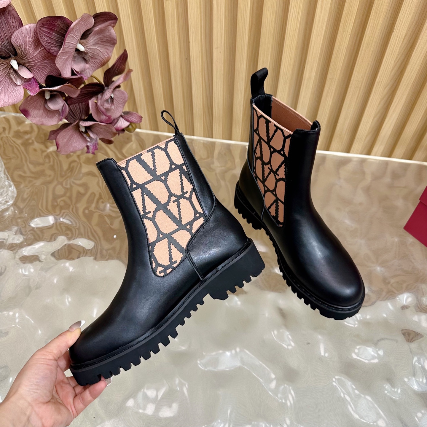 Luxurious 2025 Autumn/Winter Boots: Original Cowhide, Logo-Resistant Design, Size 35-40. - 图片 7