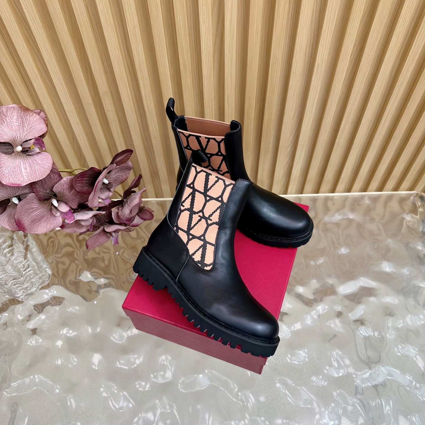Luxurious 2025 Autumn/Winter Boots: Original Cowhide, Logo-Resistant Design, Size 35-40. - 图片 2
