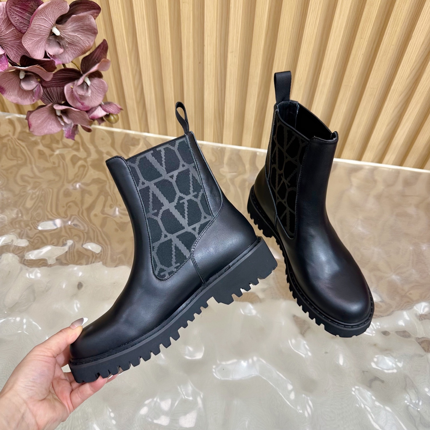 Luxurious 2025 Autumn/Winter Boots: Original Cow Skin, Logo-Resisting Rubber Mix, Size 35-140. - 图片 7