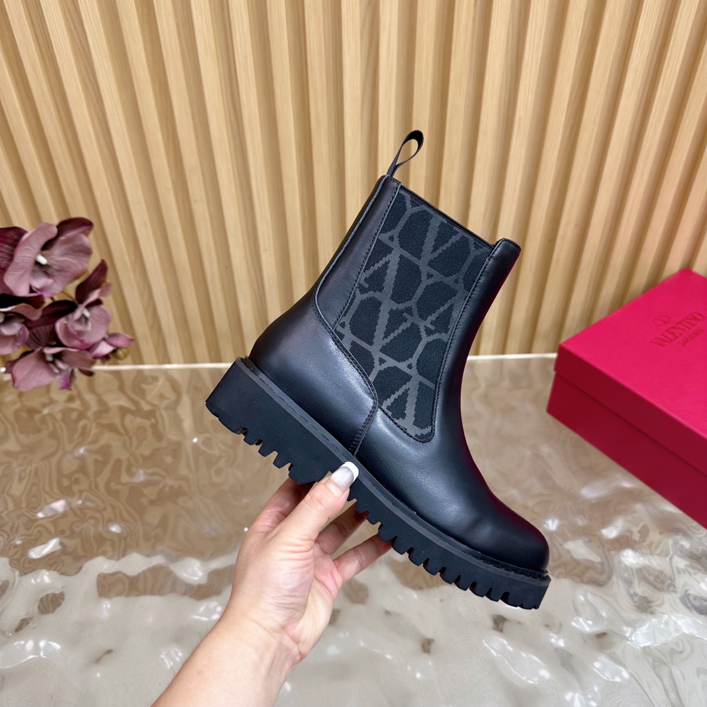 Luxurious 2025 Autumn/Winter Boots: Original Cow Skin, Logo-Resisting Rubber Mix, Size 35-140. - 图片 6