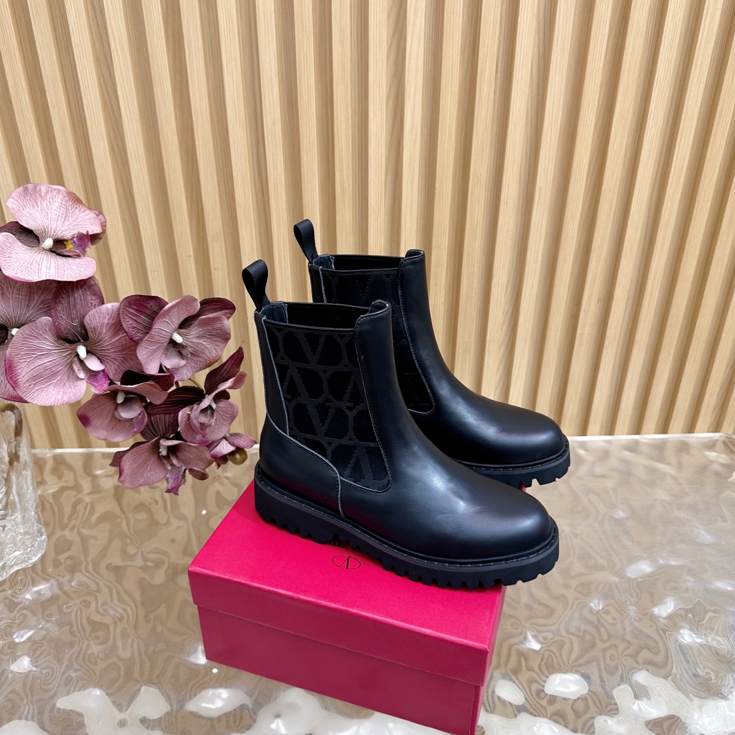 Luxurious 2025 Autumn/Winter Boots: Original Cow Skin, Logo-Resisting Rubber Mix, Size 35-140.