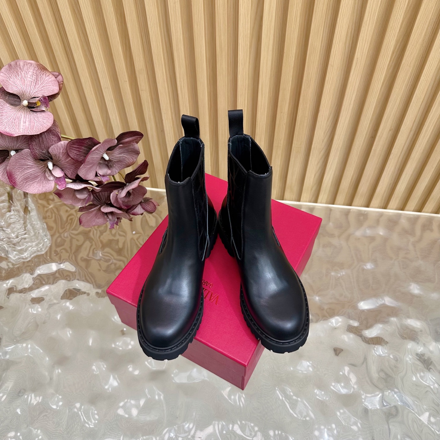 Luxurious 2025 Autumn/Winter Boots: Original Cow Skin, Logo-Resisting Rubber Mix, Size 35-140. - 图片 3