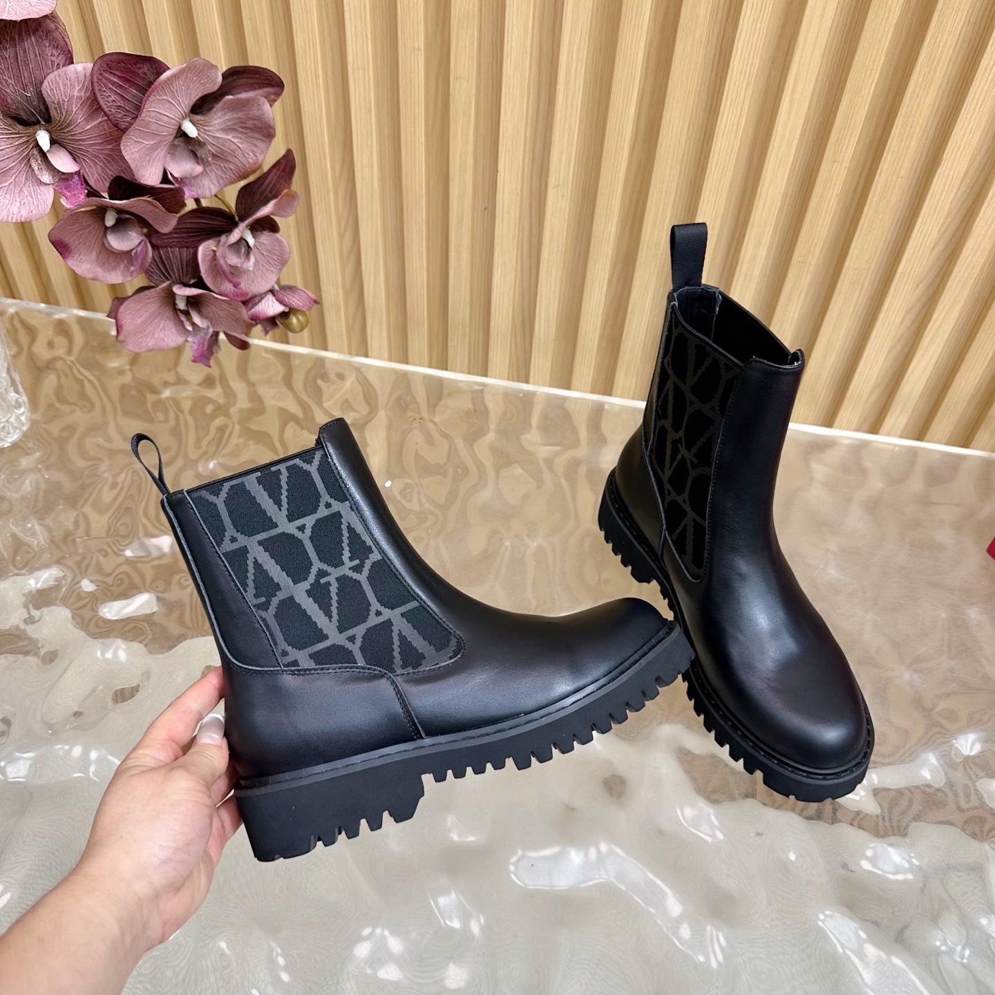 Luxurious 2025 Autumn/Winter Boots: Original Cow Skin, Logo-Resisting Rubber Mix, Size 35-140. - 图片 9