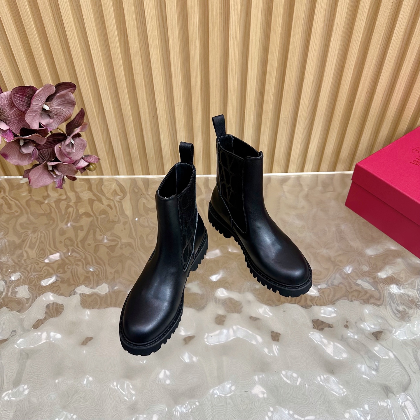 Luxurious 2025 Autumn/Winter Boots: Original Cow Skin, Logo-Resisting Rubber Mix, Size 35-140. - 图片 5