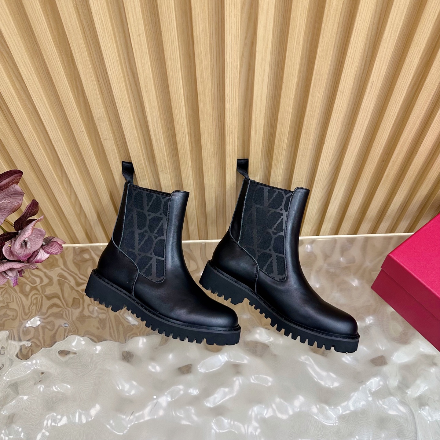 Luxurious 2025 Autumn/Winter Boots: Original Cow Skin, Logo-Resisting Rubber Mix, Size 35-140. - 图片 8