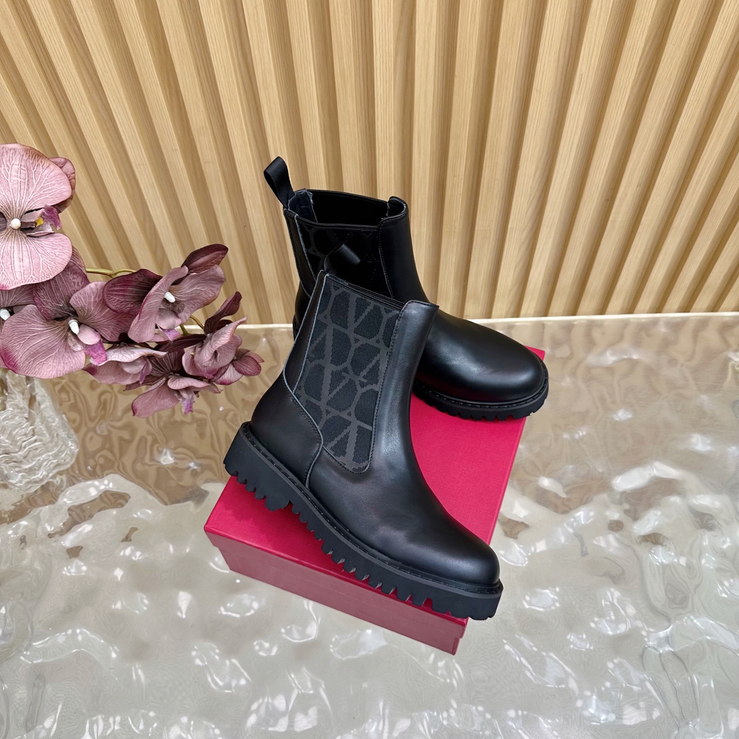 Luxurious 2025 Autumn/Winter Boots: Original Cow Skin, Logo-Resisting Rubber Mix, Size 35-140. - 图片 2
