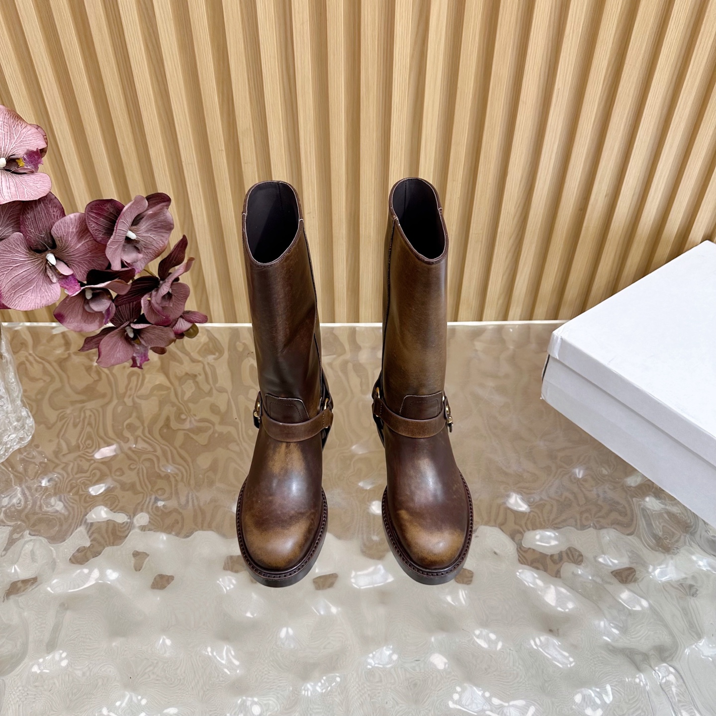 Title: CHLOE CLOLOY 2025 Retrofitted Engine Boots Description Summary: Italian-made boots with thick skin, rubber plating, and unique design, suitable for sizes 35 - 图片 4