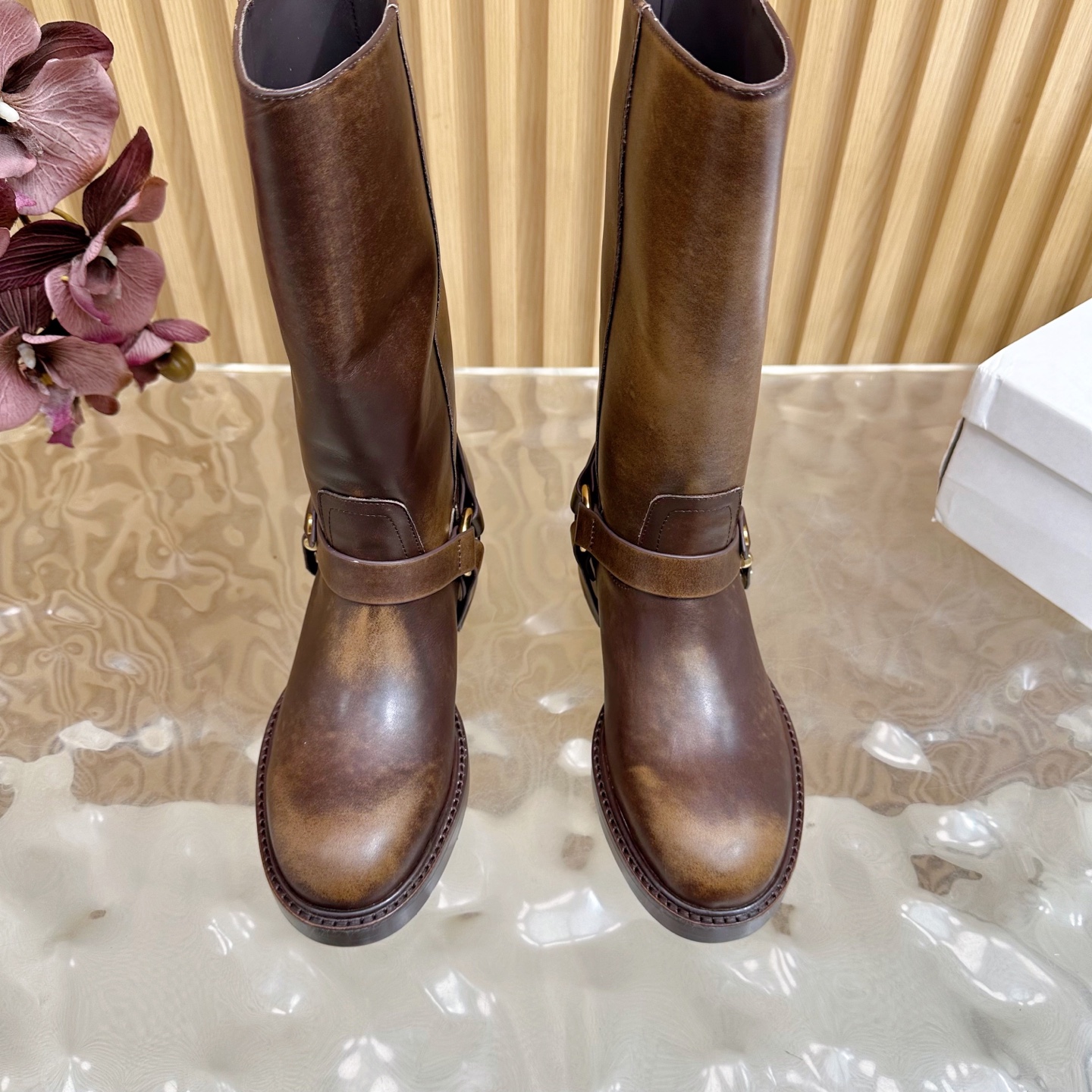 Title: CHLOE CLOLOY 2025 Retrofitted Engine Boots Description Summary: Italian-made boots with thick skin, rubber plating, and unique design, suitable for sizes 35 - 图片 5