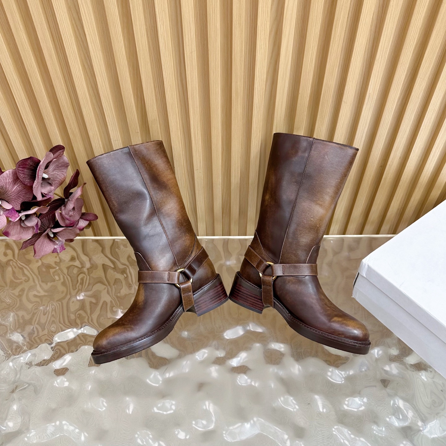 Title: CHLOE CLOLOY 2025 Retrofitted Engine Boots Description Summary: Italian-made boots with thick skin, rubber plating, and unique design, suitable for sizes 35 - 图片 6