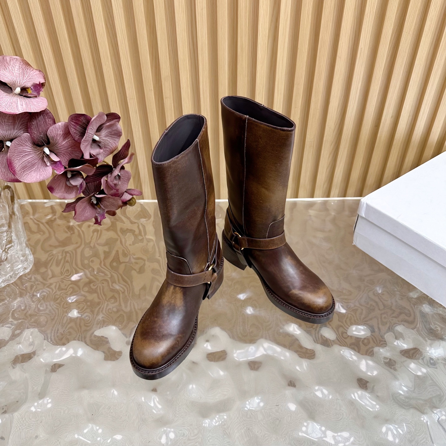 Title: CHLOE CLOLOY 2025 Retrofitted Engine Boots Description Summary: Italian-made boots with thick skin, rubber plating, and unique design, suitable for sizes 35 - 图片 7