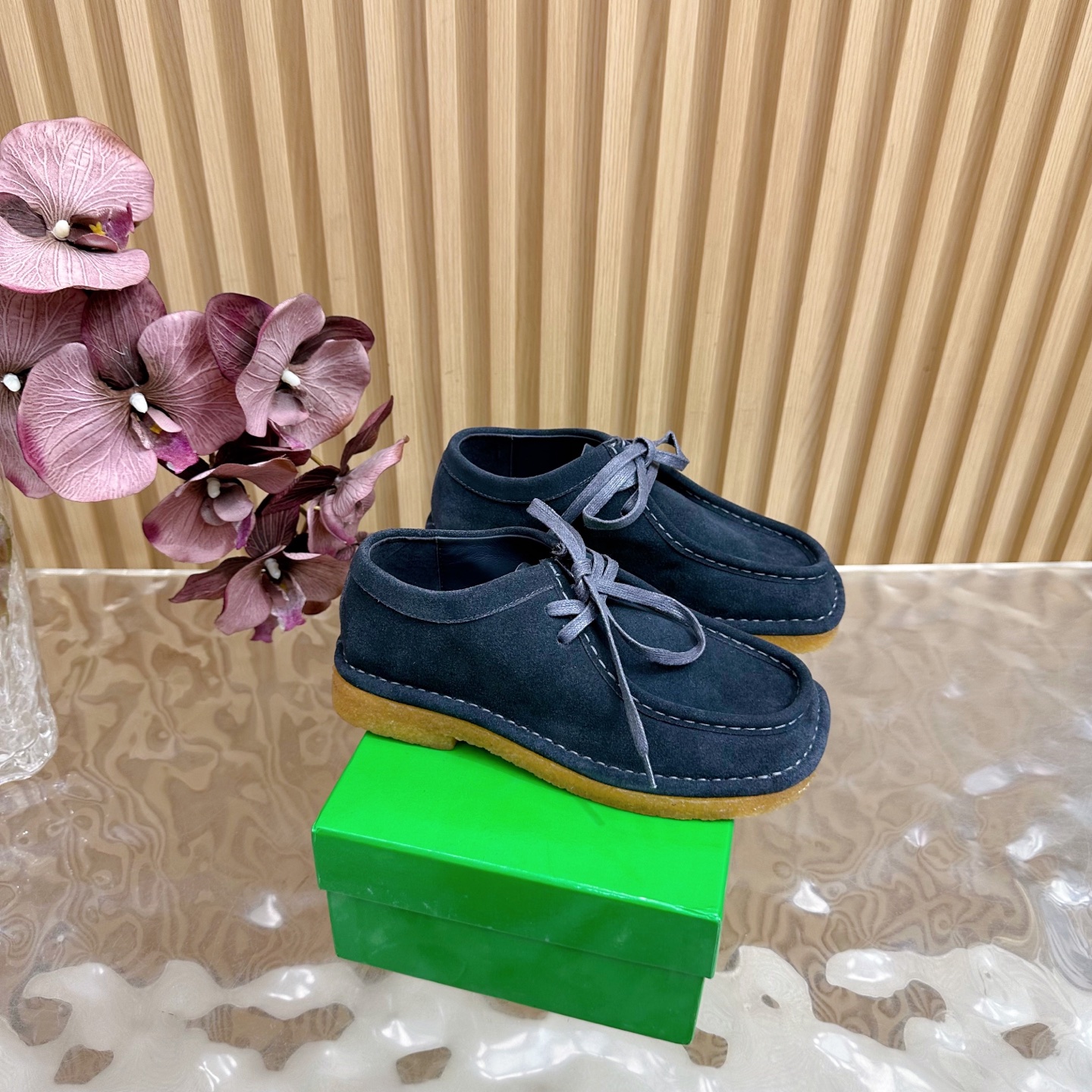 Bottega Veneta Adamo Neutral Shoes: Retro-Inspired Comfort and Style in Top Edition 840 – Review - 图片 1