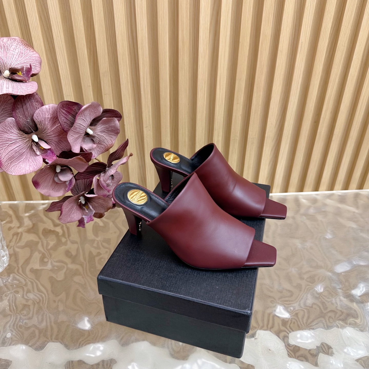 NO:463538,SAINT LAURENT YSL Saint Laurent Spring and Summer Showcase Style Thick Heel Sandals —————————————————————————————————————————————————————————————————————————————————————————————————————————————————————————————————————————————————————————————————————————————————————————————————————————————————————————————————————————————————————————————————————————————————————————————————————————————————————————————————————————————————————————————————————————————————————————————————————————————————————————————————————————————————————————————————————————————————————————————————19860909SAINT LAURENT YSL 圣罗兰春夏走秀款 粗跟凉鞋 ———————————— 超多明星时尚博主种草 唯有YSL最懂女人心不接受反驳超级无敌女人味神器 原版开模坡跟 细节完美对版 精雕细琢的型体楦型保证脚感超级舒服 鞋面定制进口牛皮 内里进口混种羊皮里 跟高7.5CM 大底意大利真皮大底 Size35-40（40/41订做不退换）,半拖高跟鞋,saint laurent,saint laurent,saint laurent,sandals,high heels,cowhide,sheepskin,Leather soles,Women's Shoes