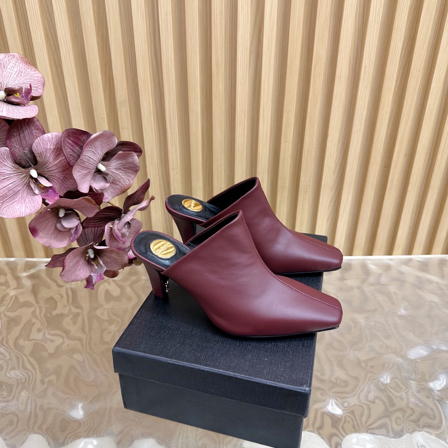 NO:463548,SAINT LAURENT YSL Saint Laurent Spring and Summer Showcase Style Thick Heel Sandals —————————————————————————————————————————————————————————————————————————————————————————————————————————————————————————————————————————————————————————————————————————————————————————————————————————————————————————————————————————————————————————————————————————————————————————————————————————————————————————————————————————————————————————————————————————————————————————————————————————————————————————————————————————————————————————————————————————————————————————————————19860909SAINT LAURENT YSL 圣罗兰春夏走秀款 粗跟凉鞋 ———————————— 超多明星时尚博主种草 唯有YSL最懂女人心不接受反驳超级无敌女人味神器 原版开模坡跟 细节完美对版 精雕细琢的型体楦型保证脚感超级舒服 鞋面定制进口牛皮 内里进口混种羊皮里 跟高7.5CM 大底意大利真皮大底 Size35-40（40/41订做不退换）,半拖高跟鞋,saint laurent,saint laurent,saint laurent,sandals,high heels,cowhide,sheepskin,Leather soles,Women's Shoes