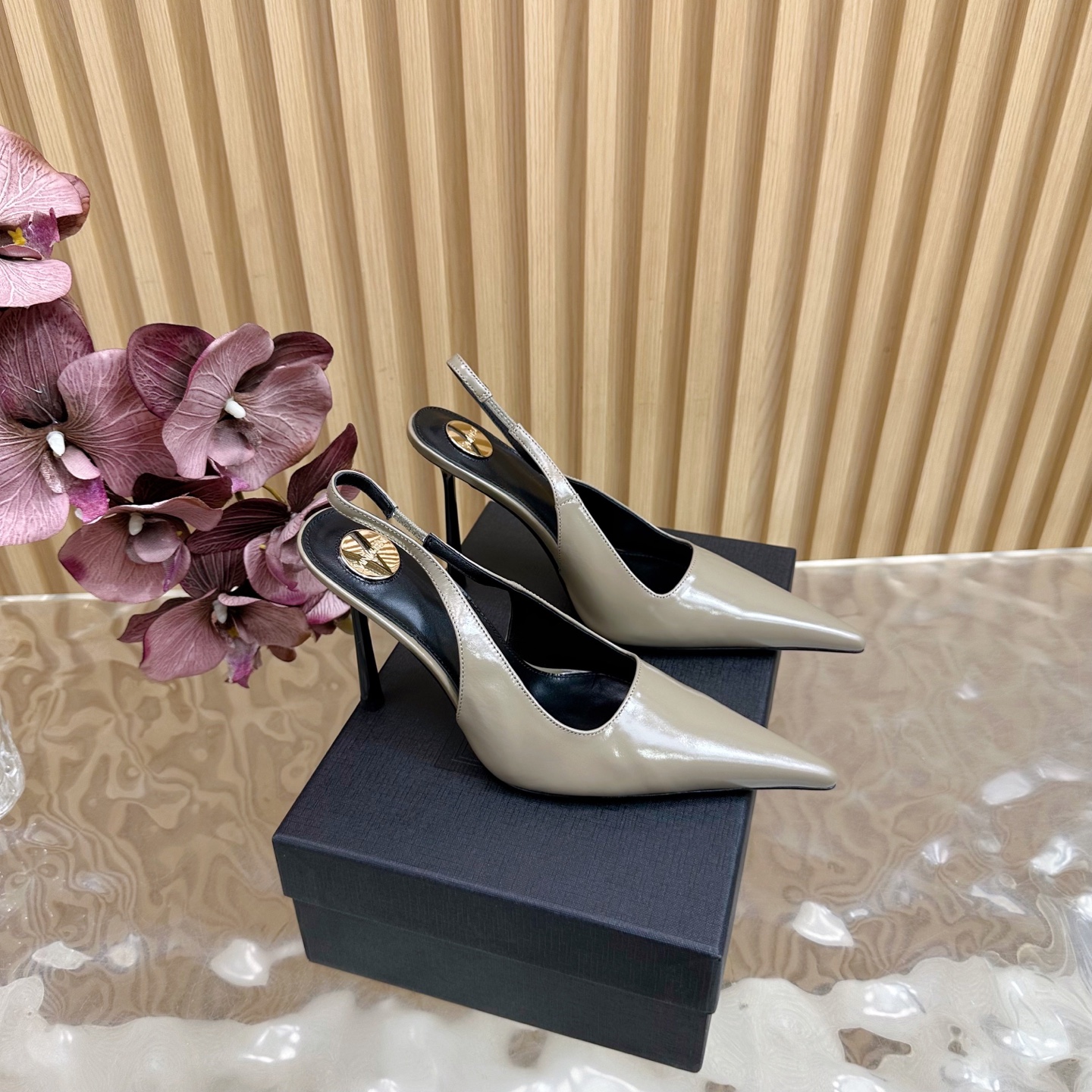 SAINT LAURENT Saint Roland 25ss Heel Heels with Flower Embellishments – Product Details and Features - 图片 1