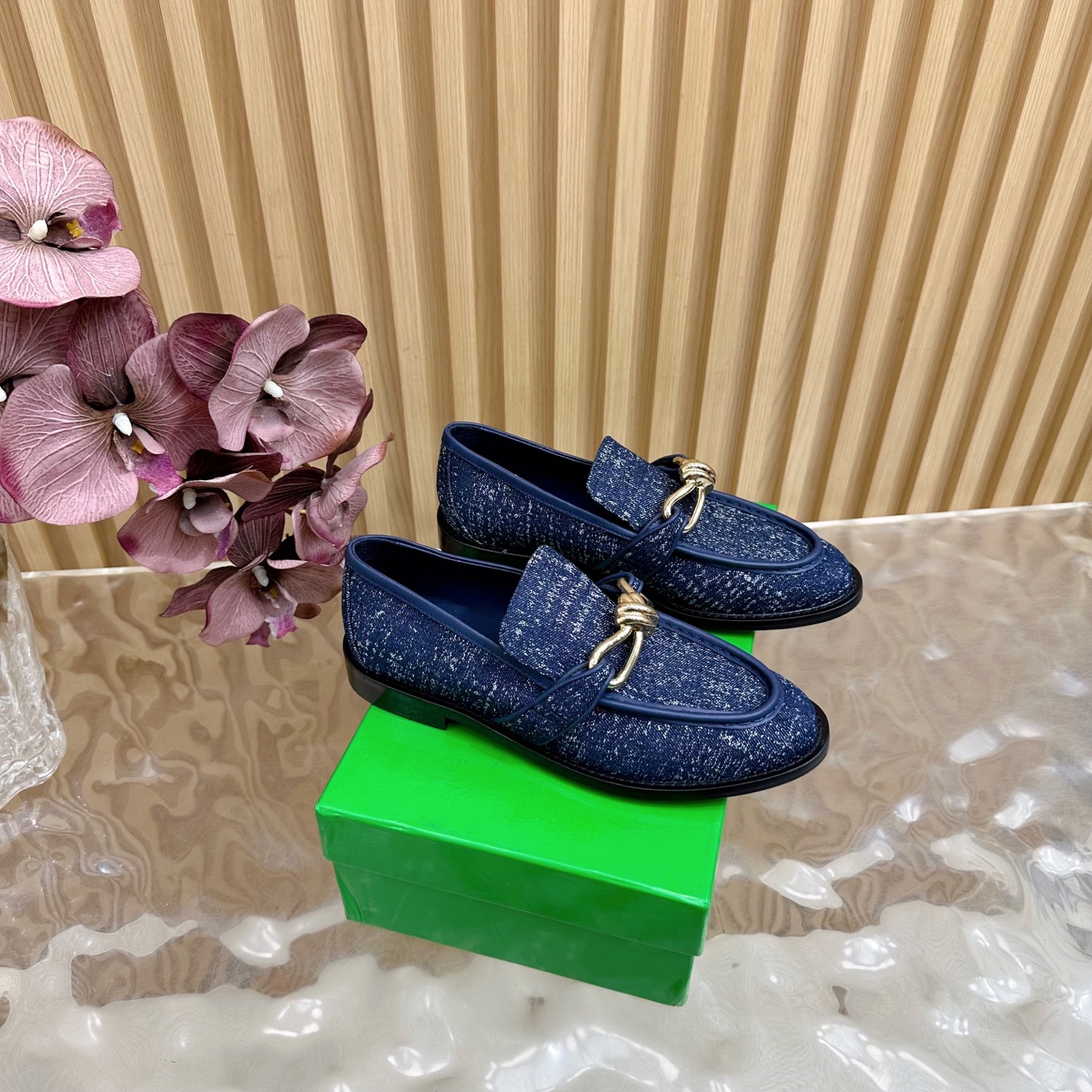 “792 Bottega Veneta Cortex Cut Shoes: Latest Color Trends with Comfortable Design and High-End Materials” - 图片 1