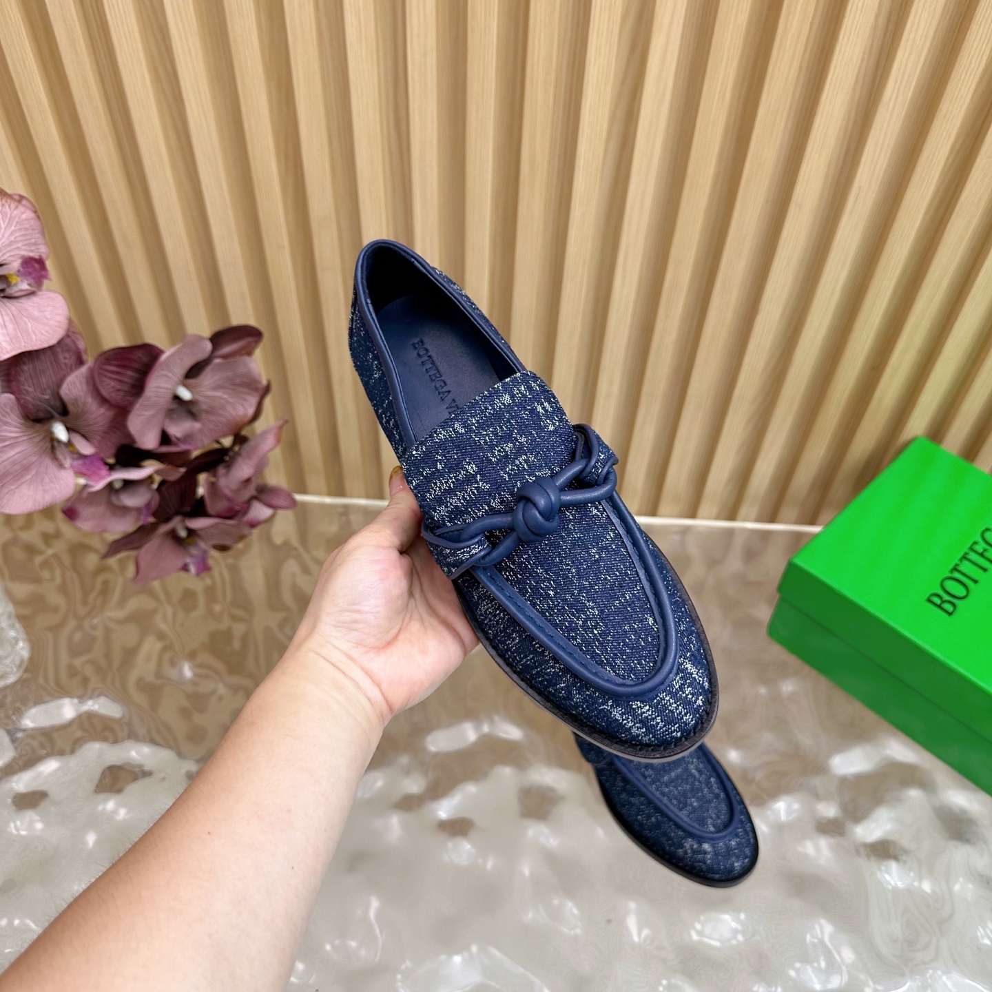 “Bottega Veneta Cortex Cut Shoes: Latest Color Trends and Comfortable Designs” - 图片 9