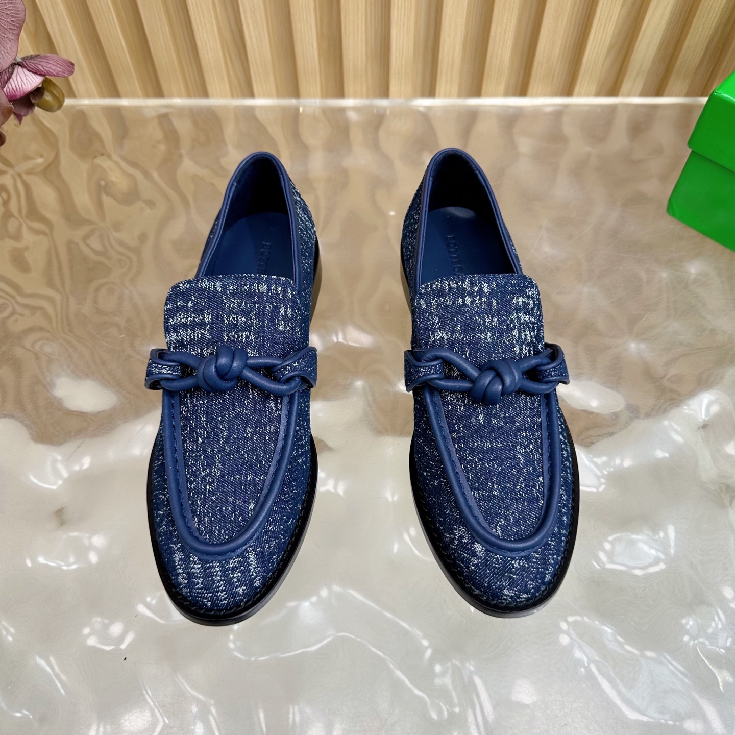 “Bottega Veneta Cortex Cut Shoes: Latest Color Trends and Comfortable Designs” - 图片 5