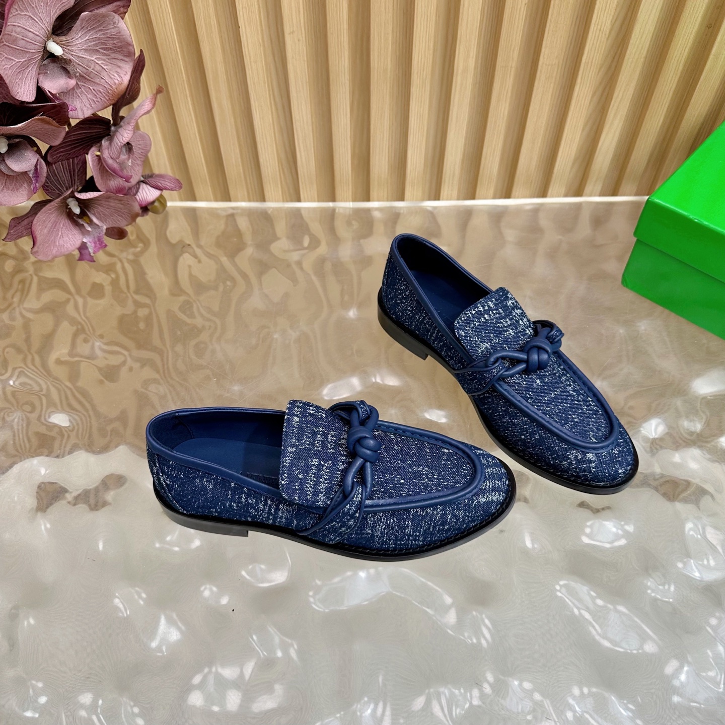 “Bottega Veneta Cortex Cut Shoes: Latest Color Trends and Comfortable Designs” - 图片 7