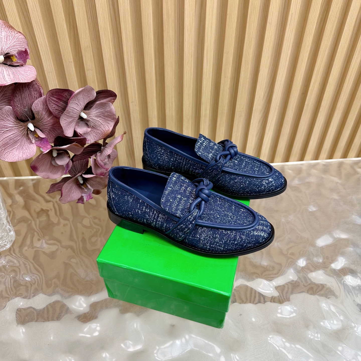 “Bottega Veneta Cortex Cut Shoes: Latest Color Trends and Comfortable Designs” - 图片 1