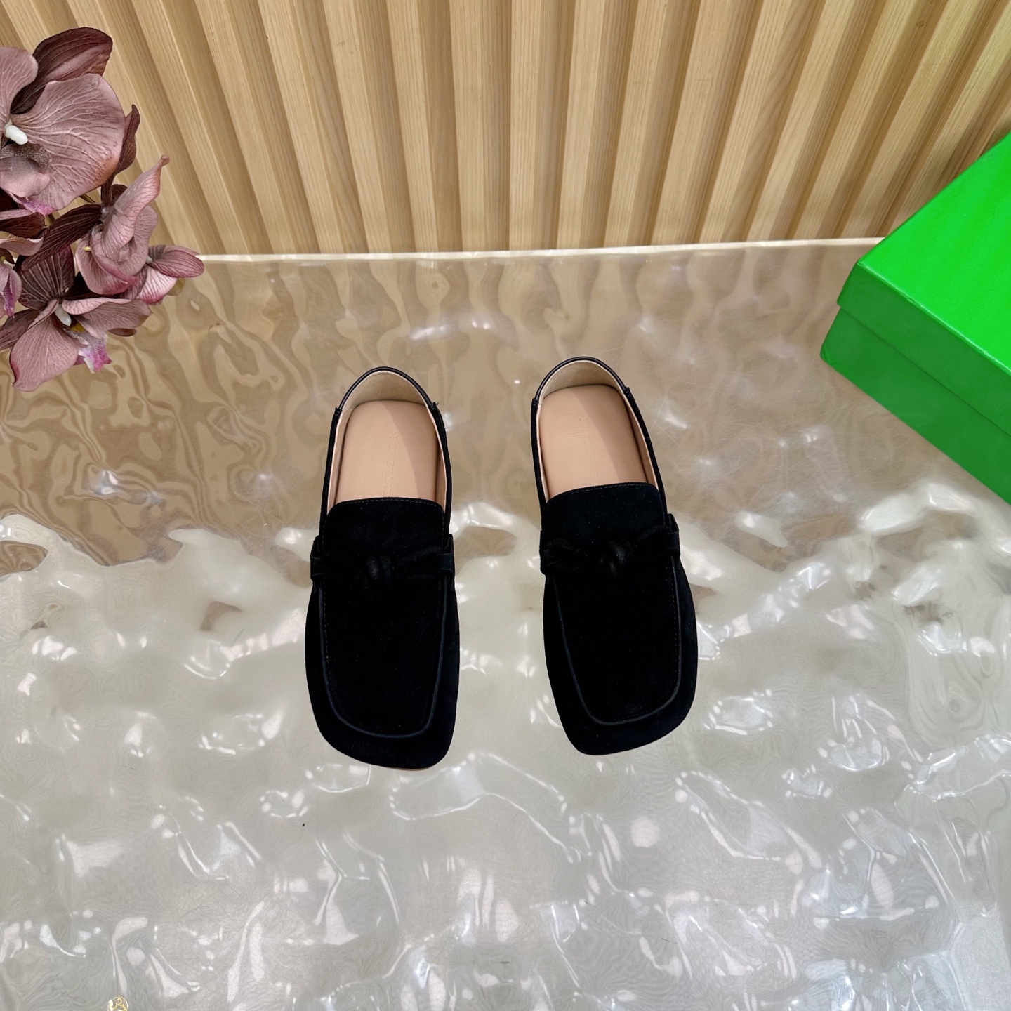 Luxury Coffee-Colored Velvet Shoes with Unique Design and Comfortable Fit for Men and Women - 图片 4