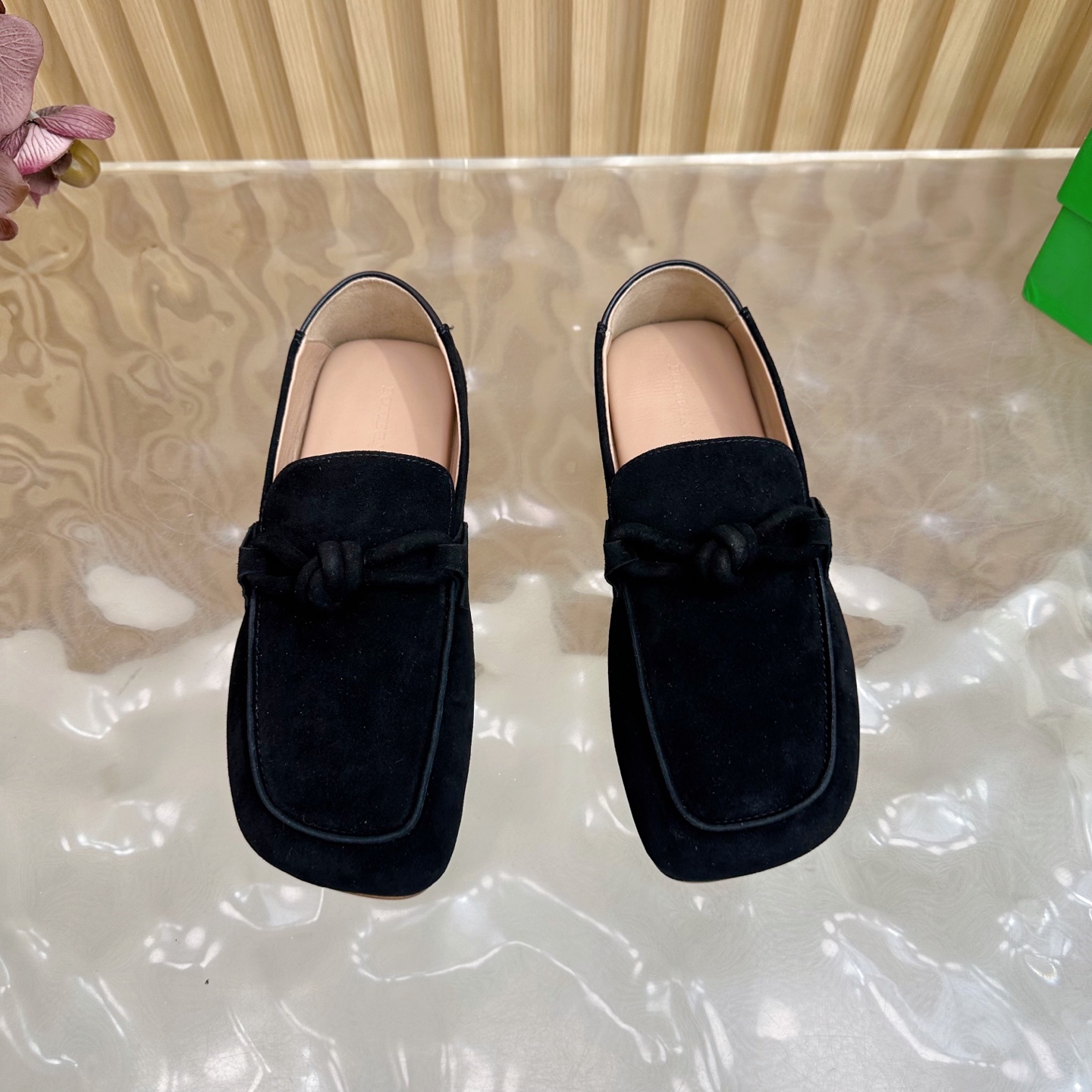 Luxury Coffee-Colored Velvet Shoes with Unique Design and Comfortable Fit for Men and Women - 图片 5