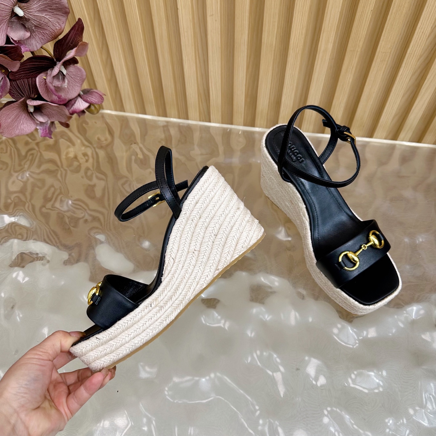 Gucci Classic Cascade Slipper: Italian Luxury Sandals with Horsebit Design and Sheepskin Lining - 图片 8