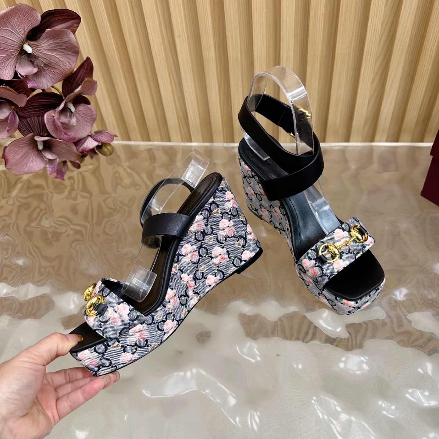 “Review: Gucci Classic Cascade Slipper – Italian Luxury with Comfort and Style” - 图片 7