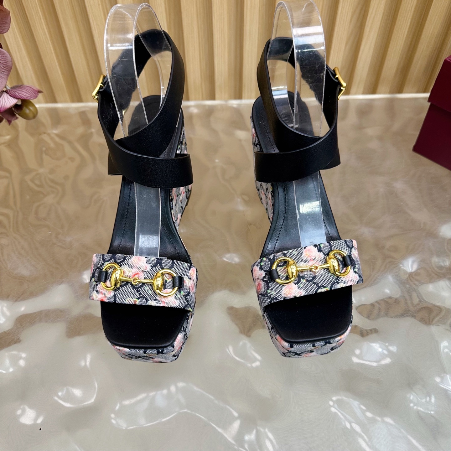 “Review: Gucci Classic Cascade Slipper – Italian Luxury with Comfort and Style” - 图片 5