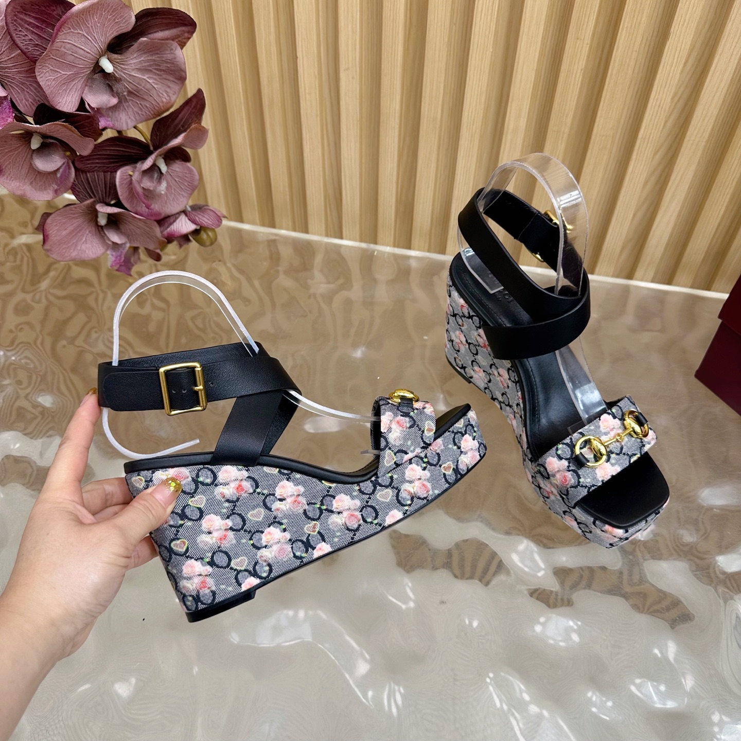 “Review: Gucci Classic Cascade Slipper – Italian Luxury with Comfort and Style” - 图片 8