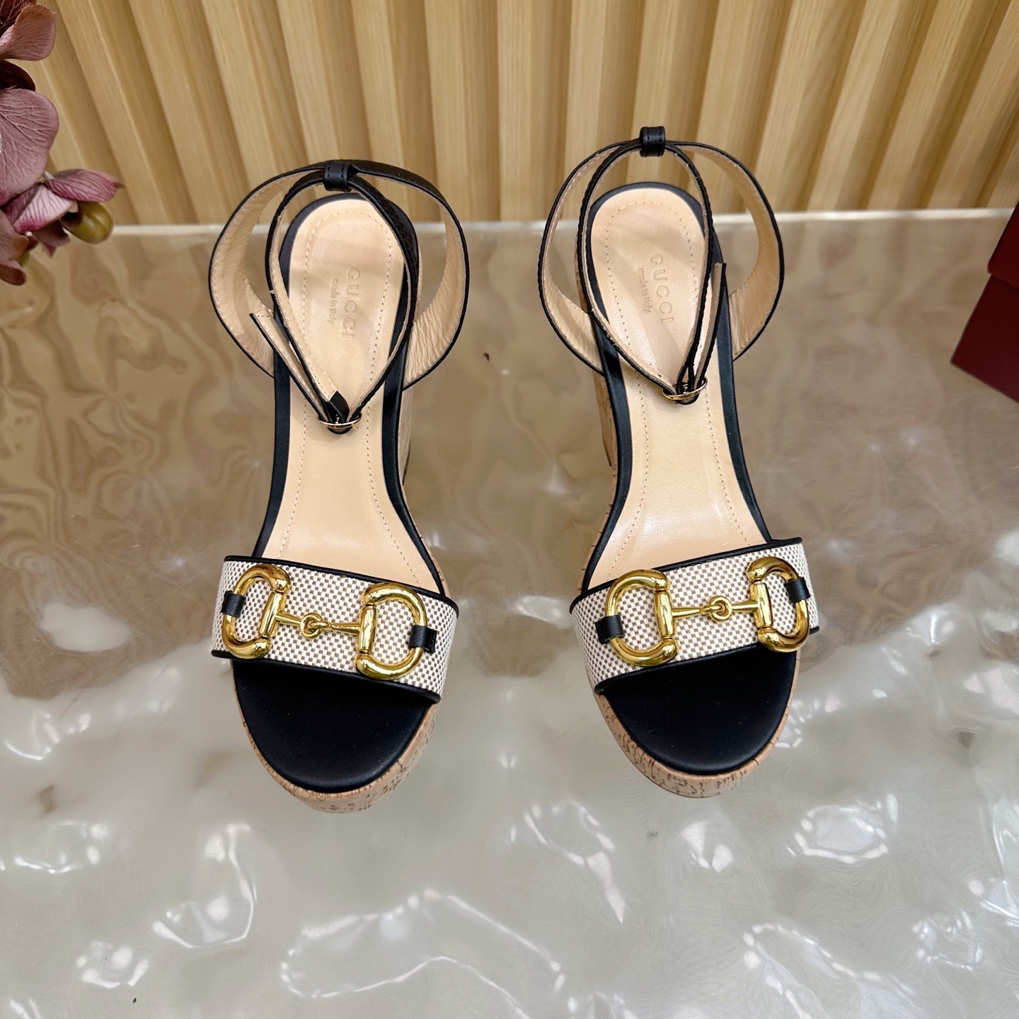 “Classic Gucci Cascade Slipper: Italian Confidence in Fashion | Real Leather & Comfortable Design” - 图片 5
