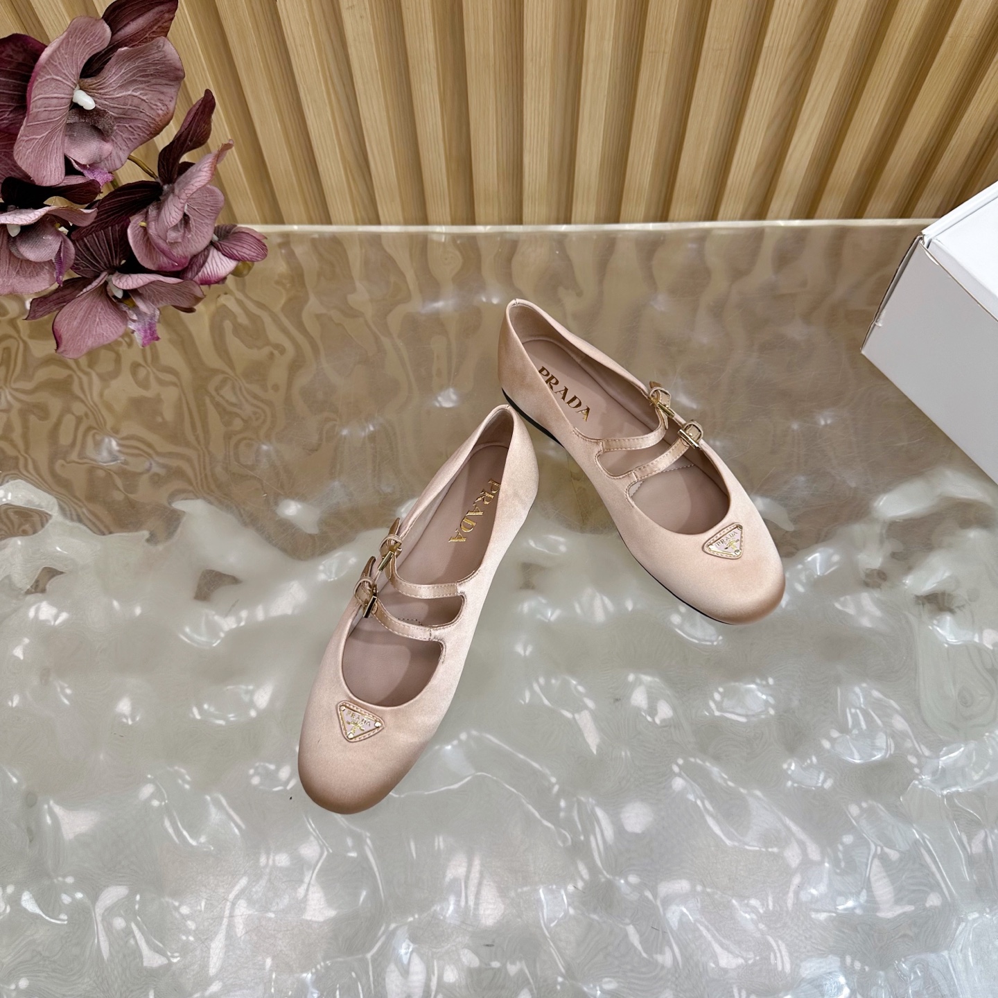 “2025 Prada Retrograde Design: Silk Fabric, Sheepskin, Custom Slide-Proof Bottom – 696 (✈️10)” - 图片 6
