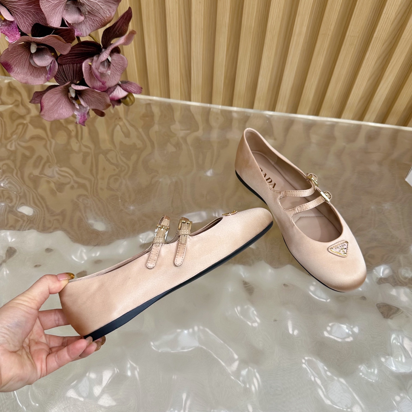“2025 Prada Retrograde Design: Silk Fabric, Sheepskin, Custom Slide-Proof Bottom – 696 (✈️10)” - 图片 8