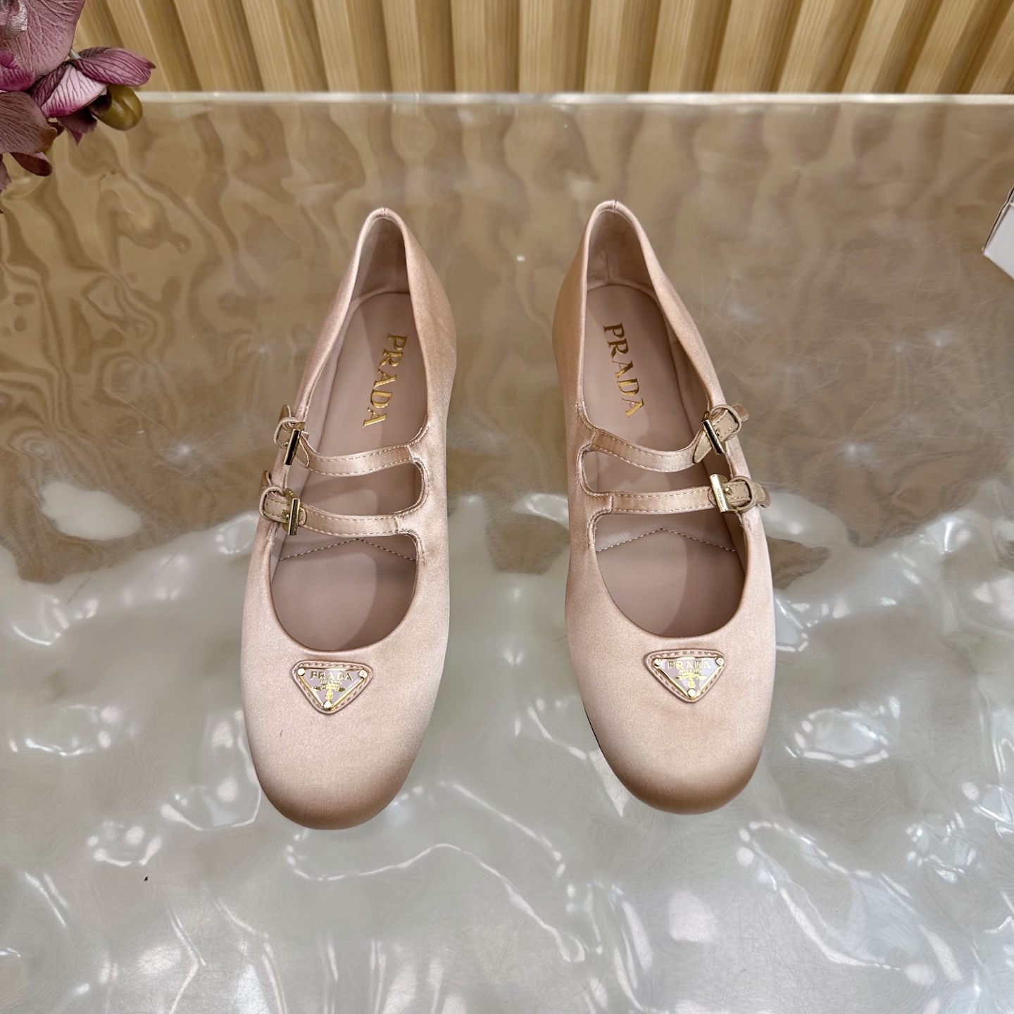 “2025 Prada Retrograde Design: Silk Fabric, Sheepskin, Custom Slide-Proof Bottom – 696 (✈️10)” - 图片 5