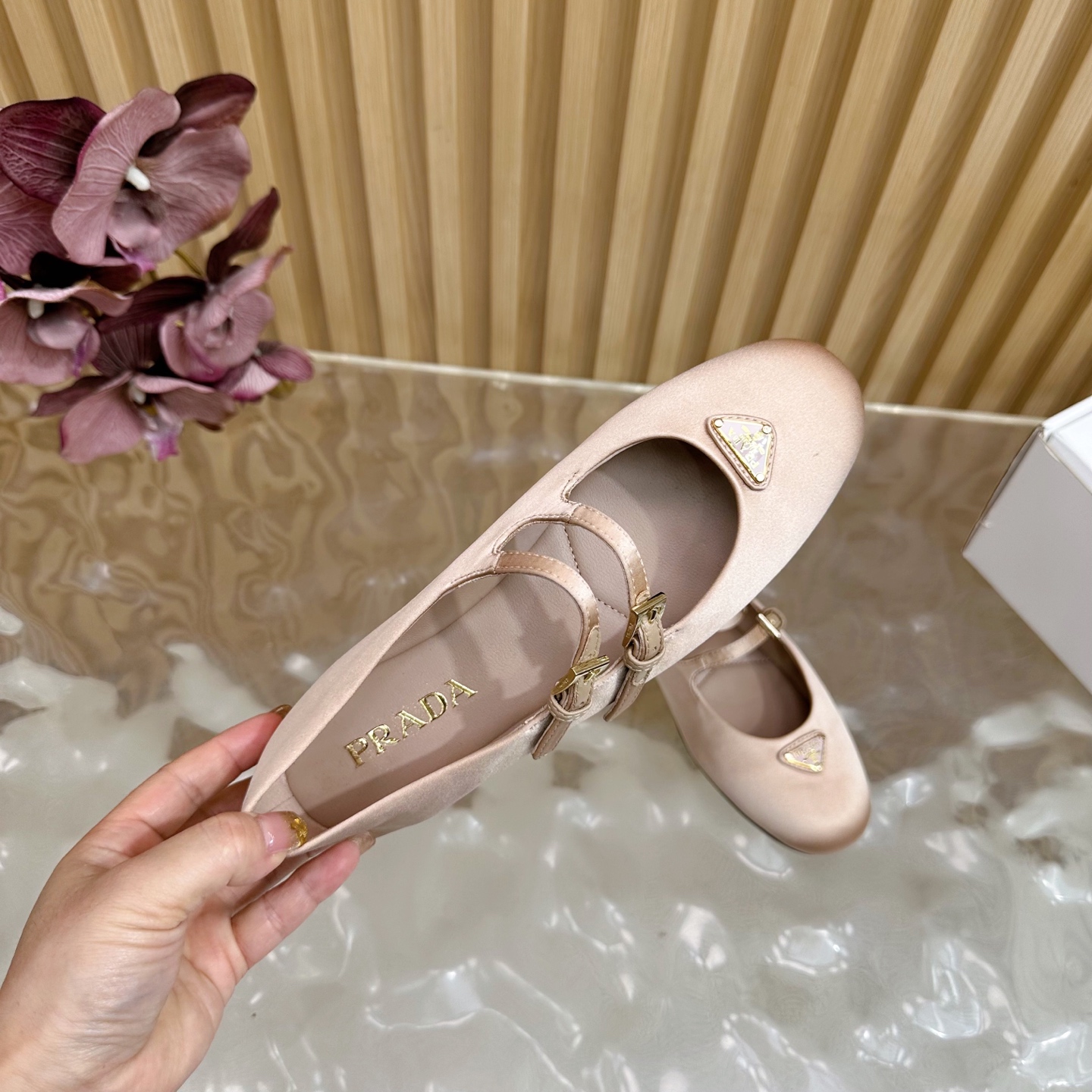 “2025 Prada Retrograde Design: Silk Fabric, Sheepskin, Custom Slide-Proof Bottom – 696 (✈️10)” - 图片 9