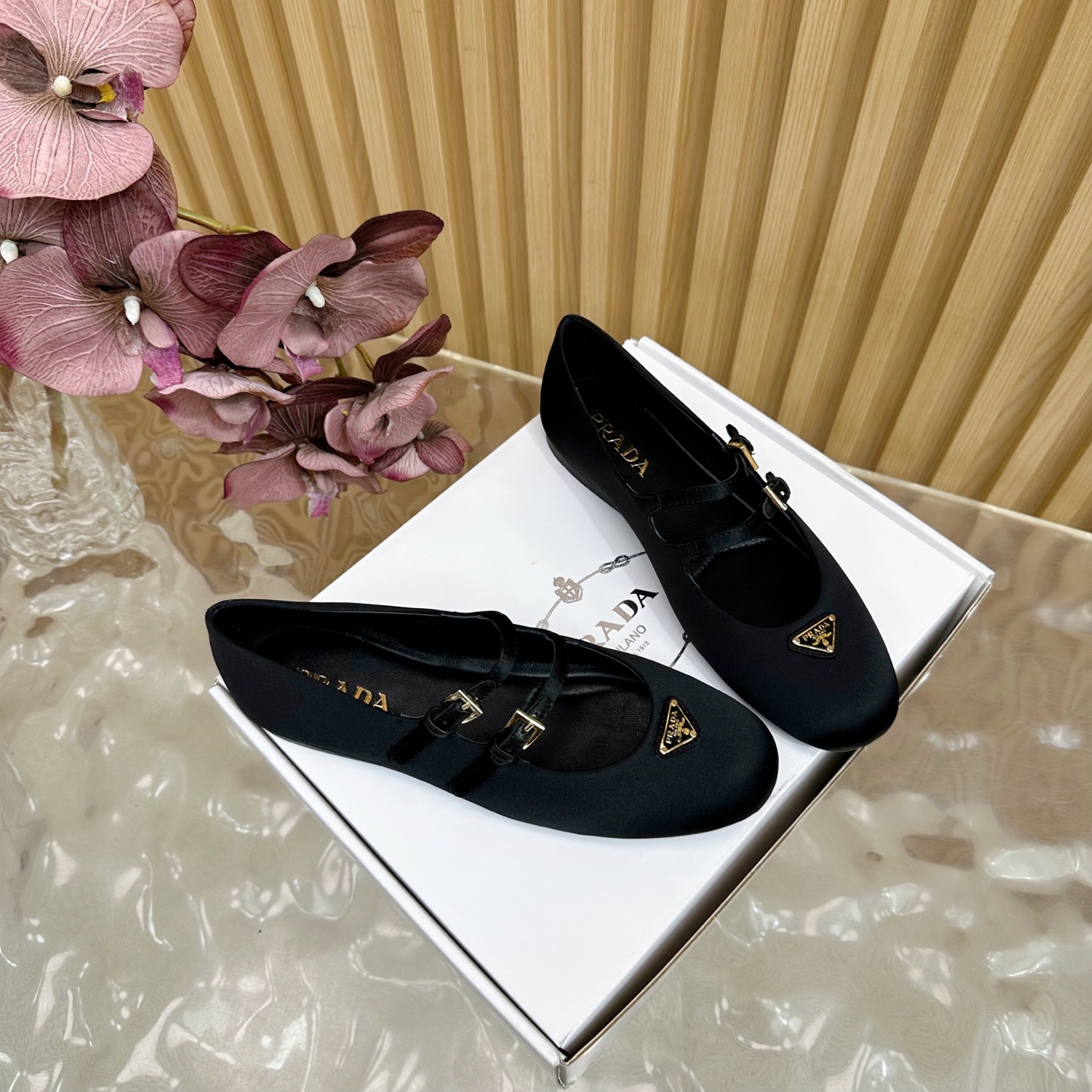 “2025 Prada Half-Turn Retrograde Design: Silk Fabric, Sheepskin, Custom Slide-Proof Bottom, Sizes 35-41” - 图片 2