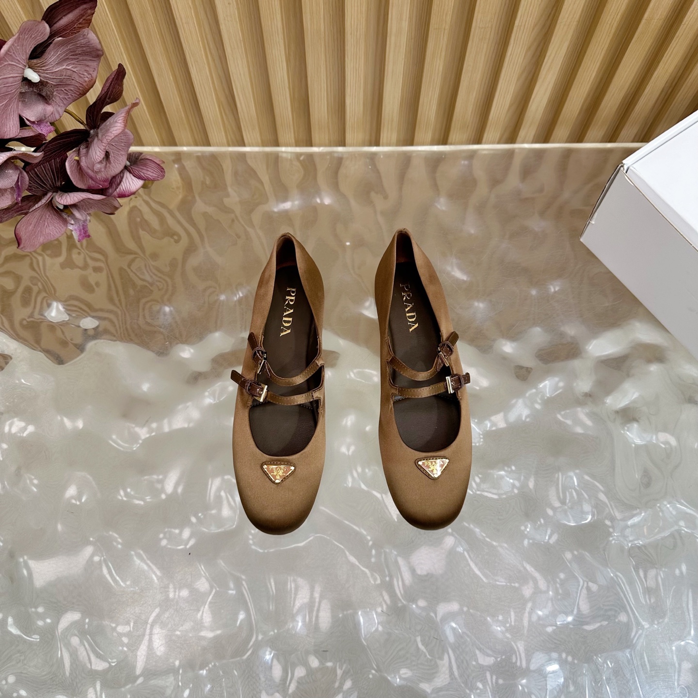 “2025 Prada Retrograde Design: Silk Fabric and Sheepskin Shoes in Custom Sizes 35-41” - 图片 4