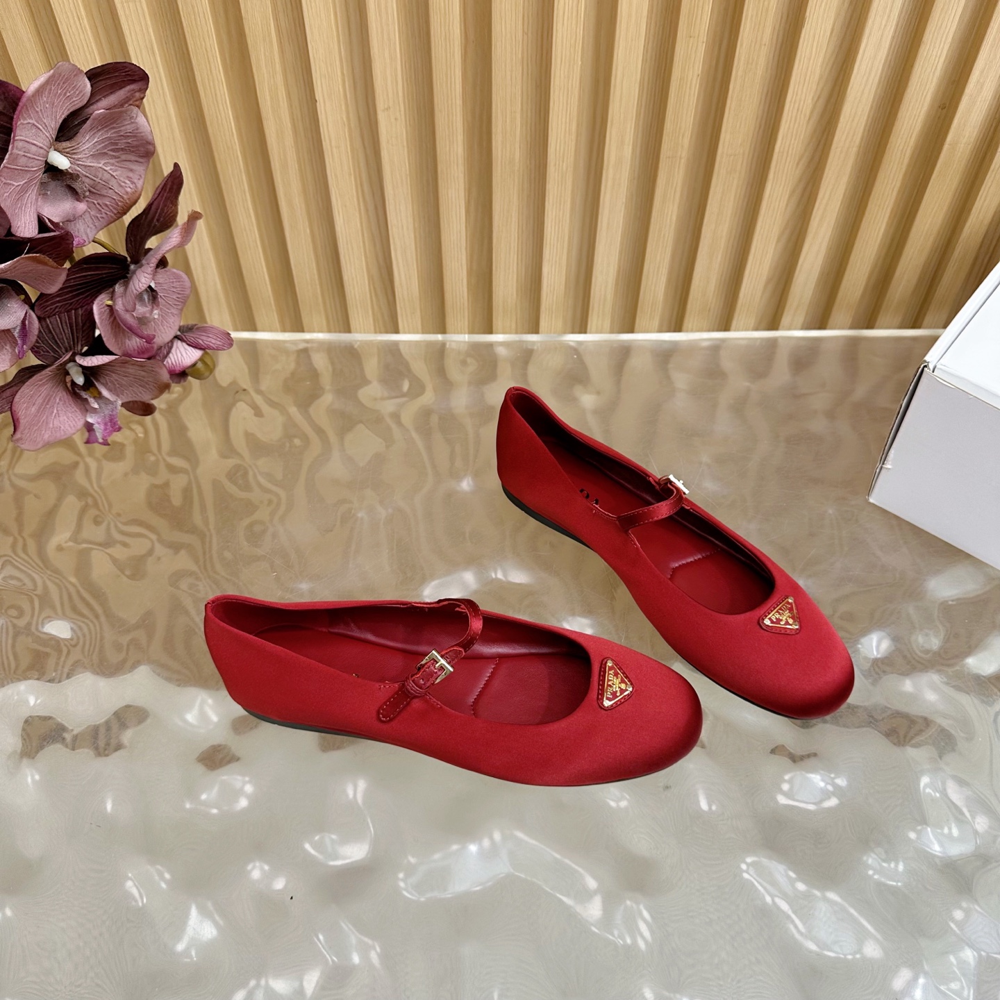 “2025 Prada Half-Turn Classic Triangular Triangulation Retro Design Silk Fabric Sheepskin Shoes” - 图片 8