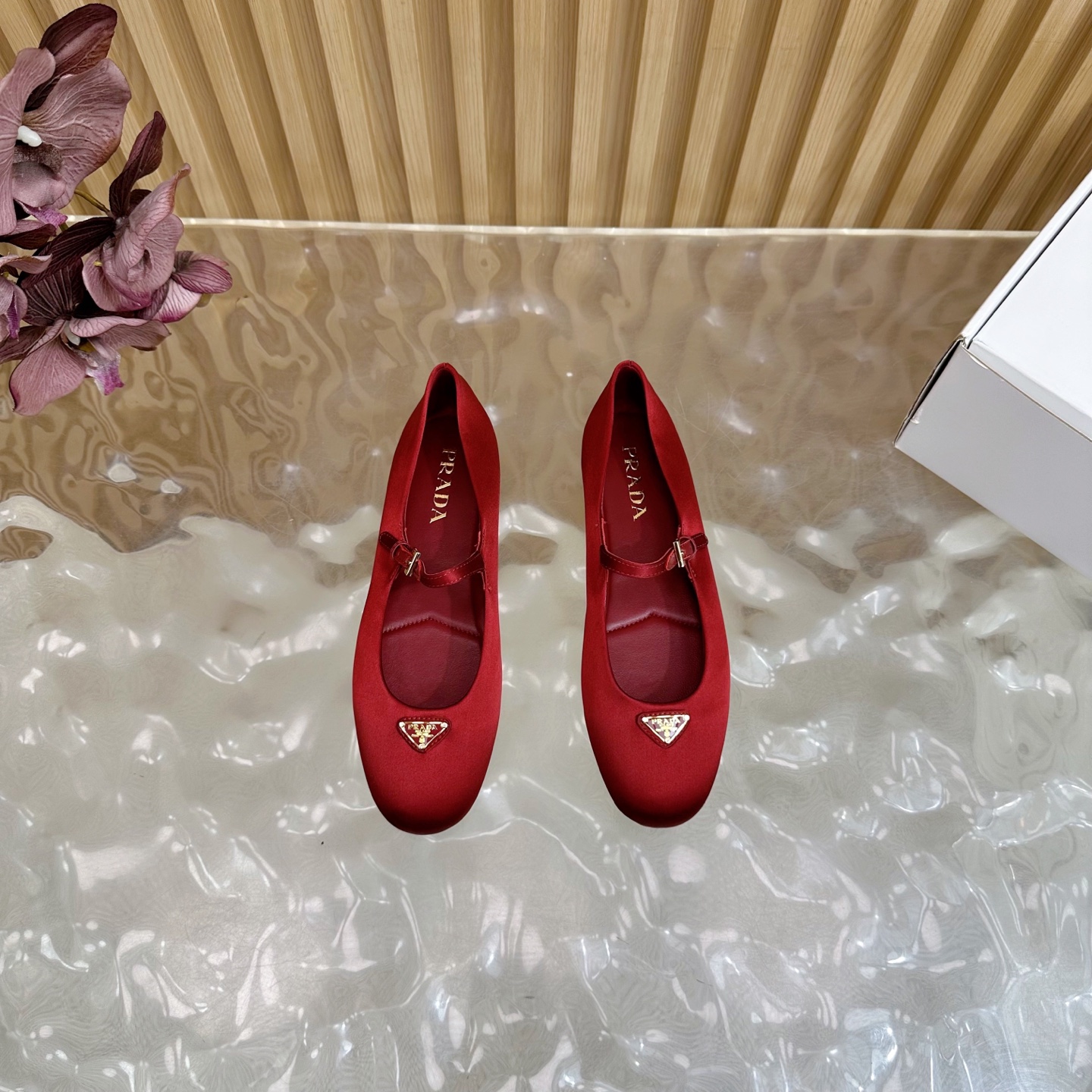 “2025 Prada Half-Turn Classic Triangular Triangulation Retro Design Silk Fabric Sheepskin Shoes” - 图片 4