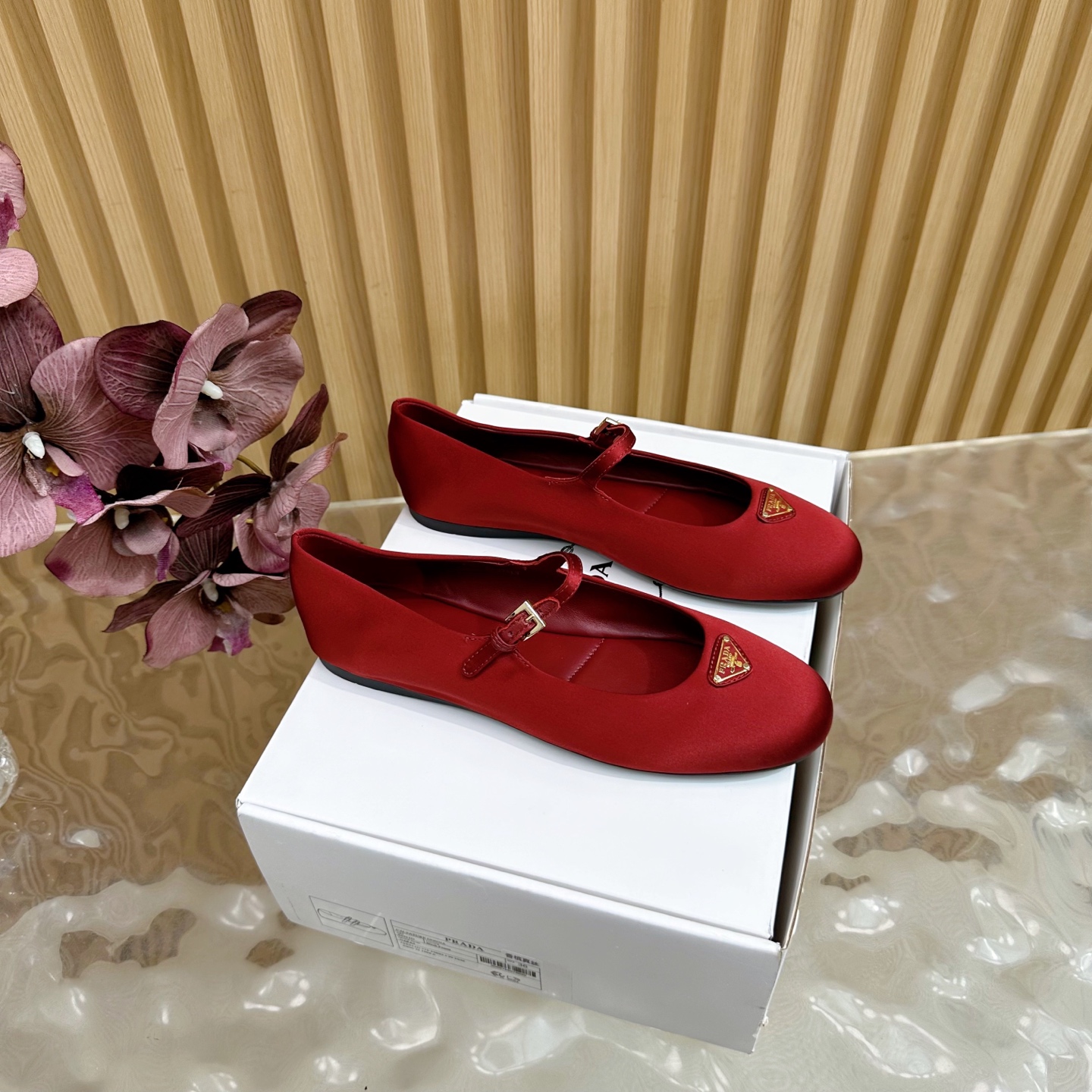 “2025 Prada Half-Turn Classic Triangular Triangulation Retro Design Silk Fabric Sheepskin Shoes”