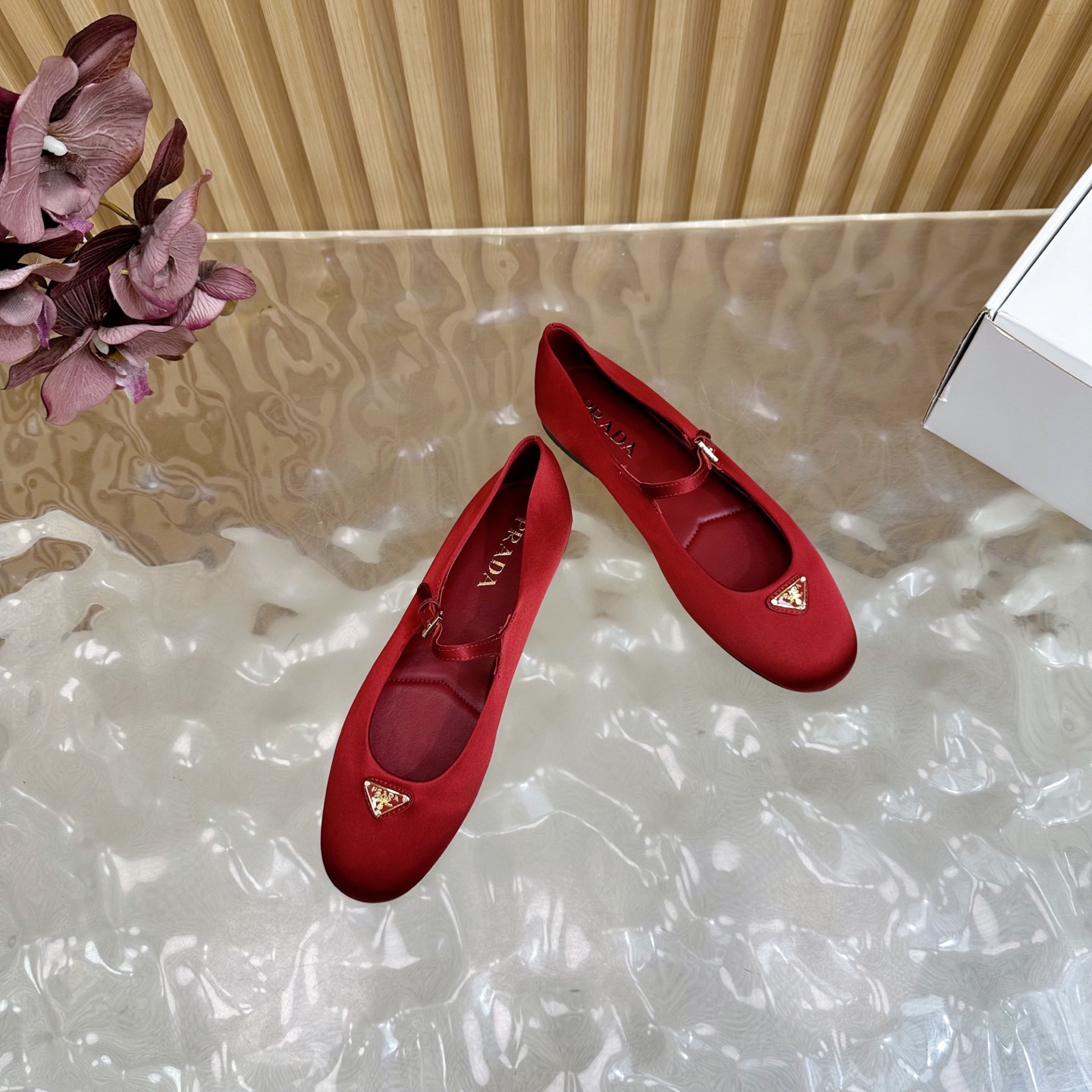 “2025 Prada Half-Turn Classic Triangular Triangulation Retro Design Silk Fabric Sheepskin Shoes” - 图片 6