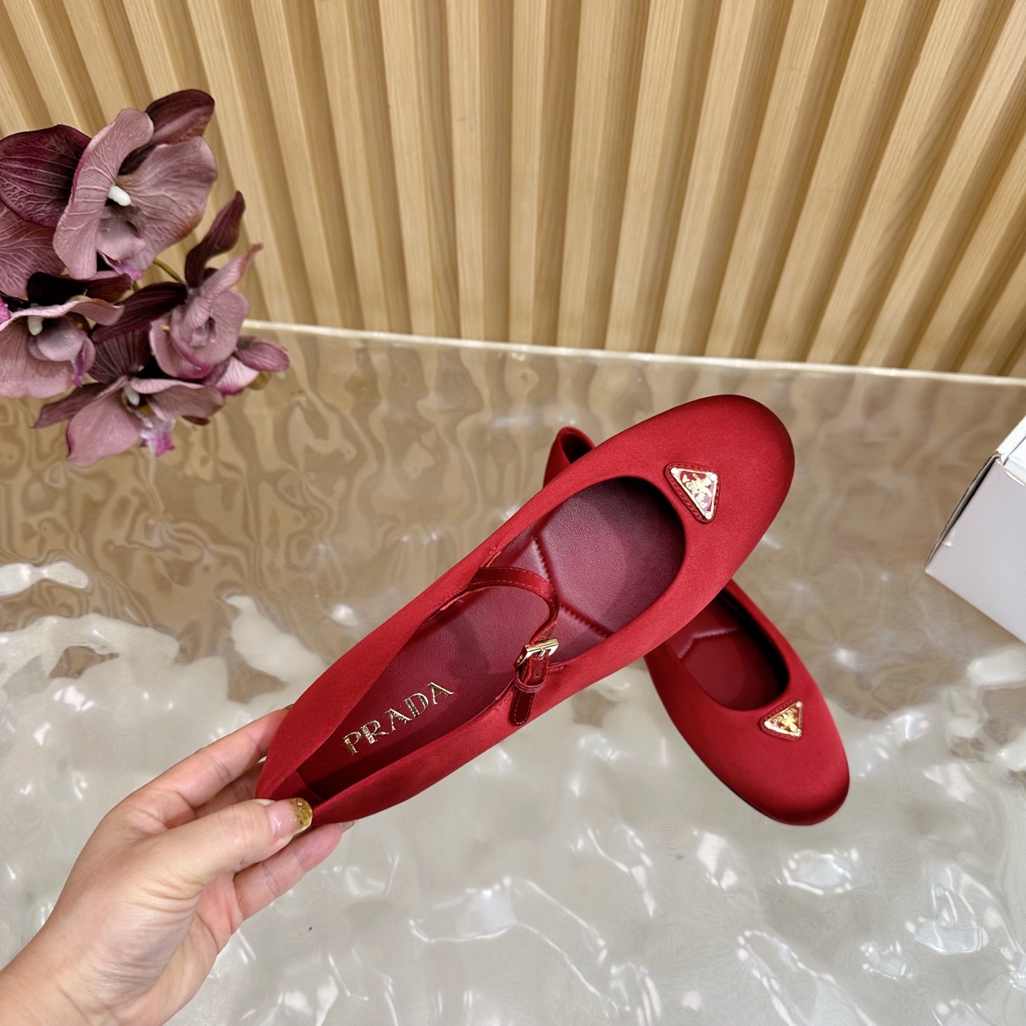 “2025 Prada Half-Turn Classic Triangular Triangulation Retro Design Silk Fabric Sheepskin Shoes” - 图片 9