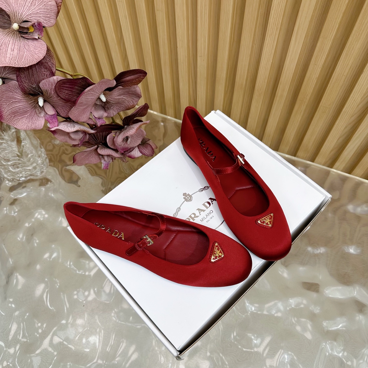 “2025 Prada Half-Turn Classic Triangular Triangulation Retro Design Silk Fabric Sheepskin Shoes” - 图片 2