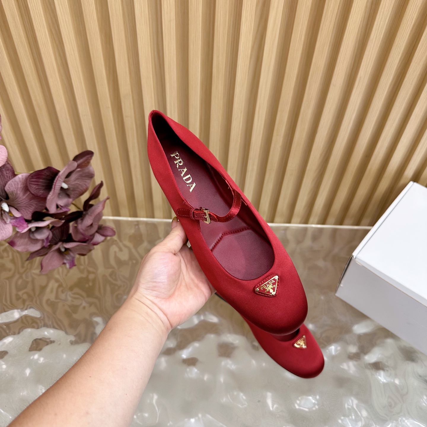 “2025 Prada Half-Turn Classic Triangular Triangulation Retro Design Silk Fabric Sheepskin Shoes” - 图片 7