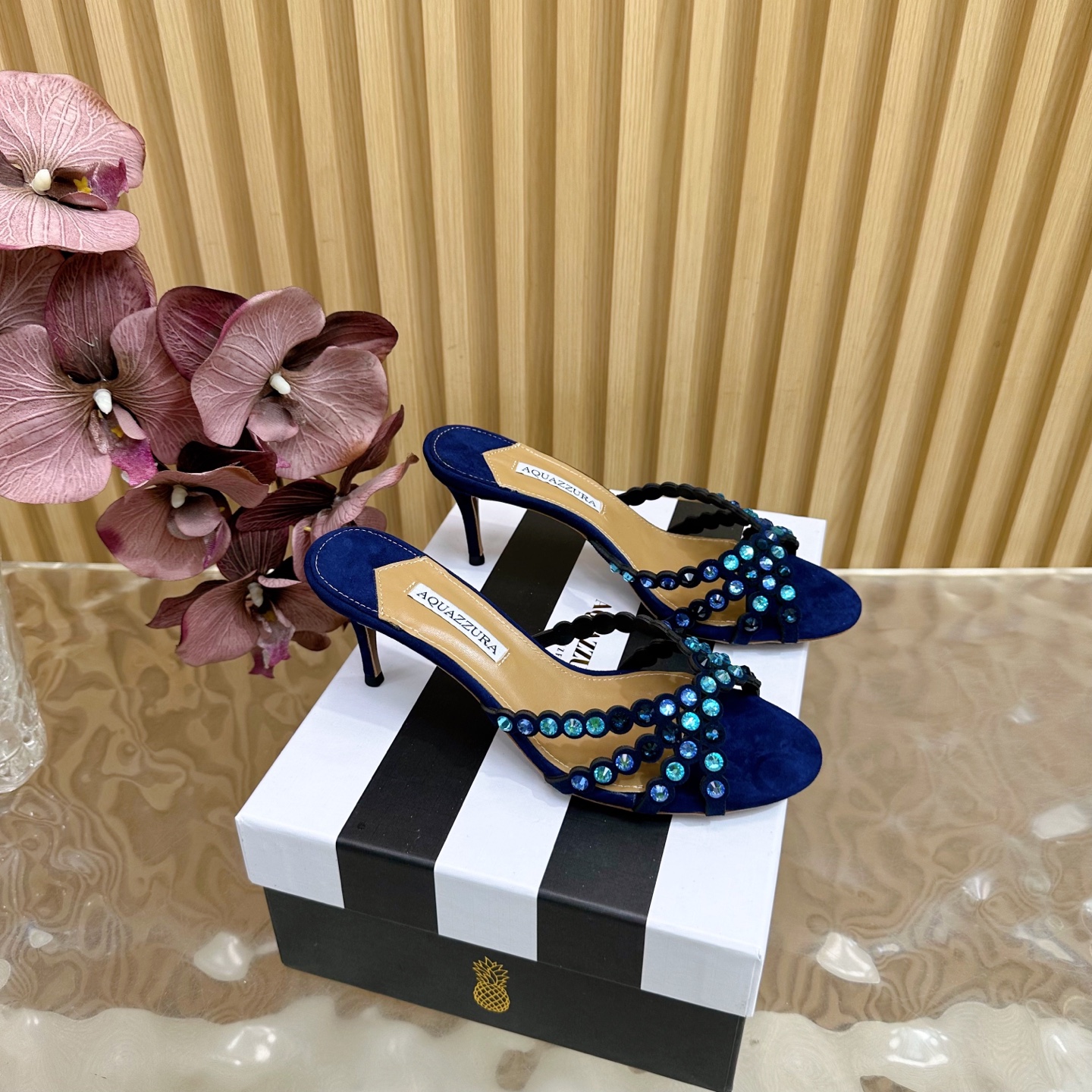 “Aquazzura 2025 Women’s Party Shoes: High-Quality, Feminine Design for Nightclub Styles”