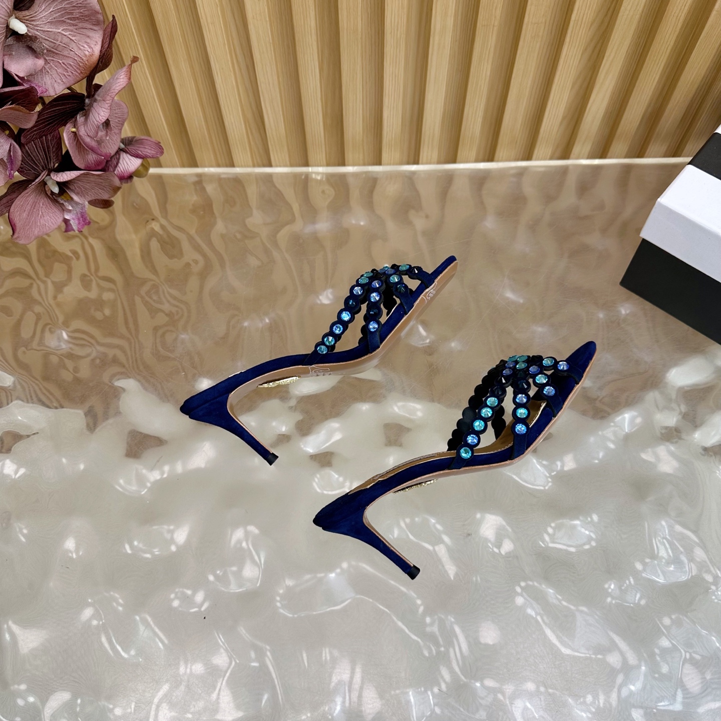 “Aquazzura 2025 Women’s Party Shoes: High-Quality, Feminine Design for Nightclub Styles” - 图片 9
