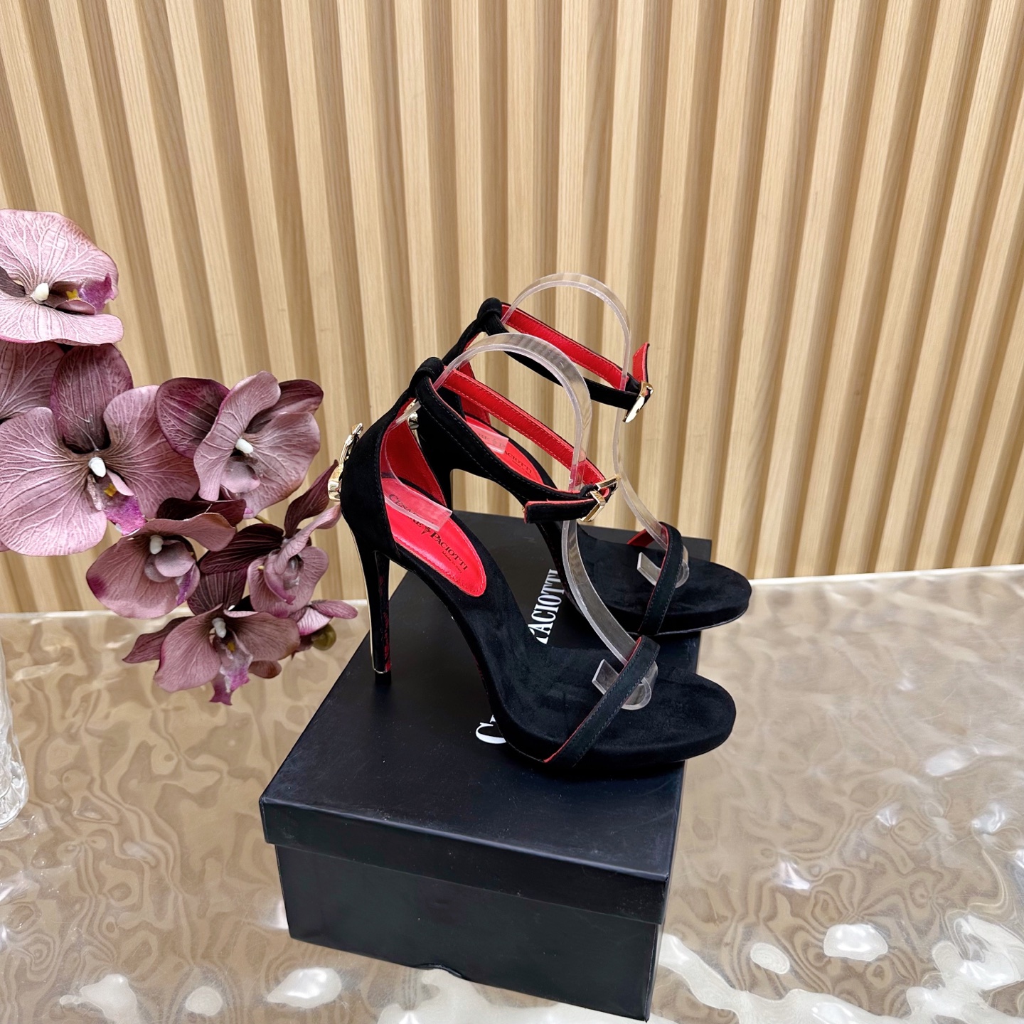 NO:461467,If you have to be tired of high heels, then I want Cesare Paciotti 'The sharp blade that inserts the heart' Cesare Paciotti dagger high heels out of print and heavy money to open the mold, the correct version technology The complete series of products will be released one after another. If you have to be guilty of high heels, I hope it is Cesare Paciotti upper cowhide inner cowhide footbed cowhide heel height 12cm size 35-43 (40.41.42.43 order), high heels sandals, sandals, high heels, cowhide19860909如果一定要受高跟鞋的累 那我就要Cesare Paciotti “插入心脏的利刃” Cesare Paciotti 匕首高跟鞋 绝版重金开模,对版工艺 全系列产品陆续发售 如果一定要受高跟鞋的罪  我希望是Cesare Paciotti 鞋面牛皮 内里牛皮 垫脚牛皮 跟高12cm 码数35-43（40.41.42.43订）,高跟鞋凉鞋,sandals,high heels,cowhide,Women's Shoes