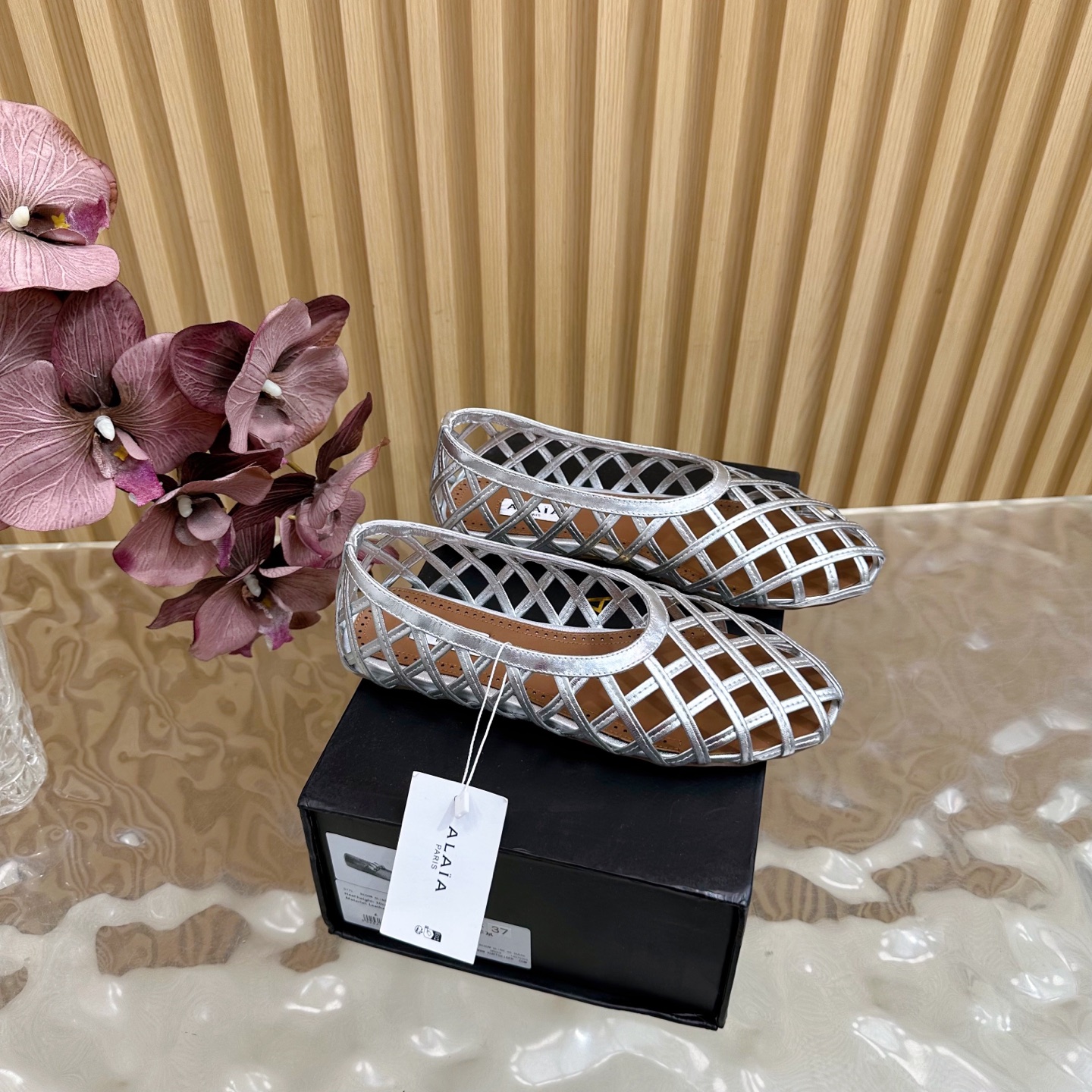 ALAIA Mary Jane Ballerina's - Luxueuze Designer Schoenen met Uitgesneden Details